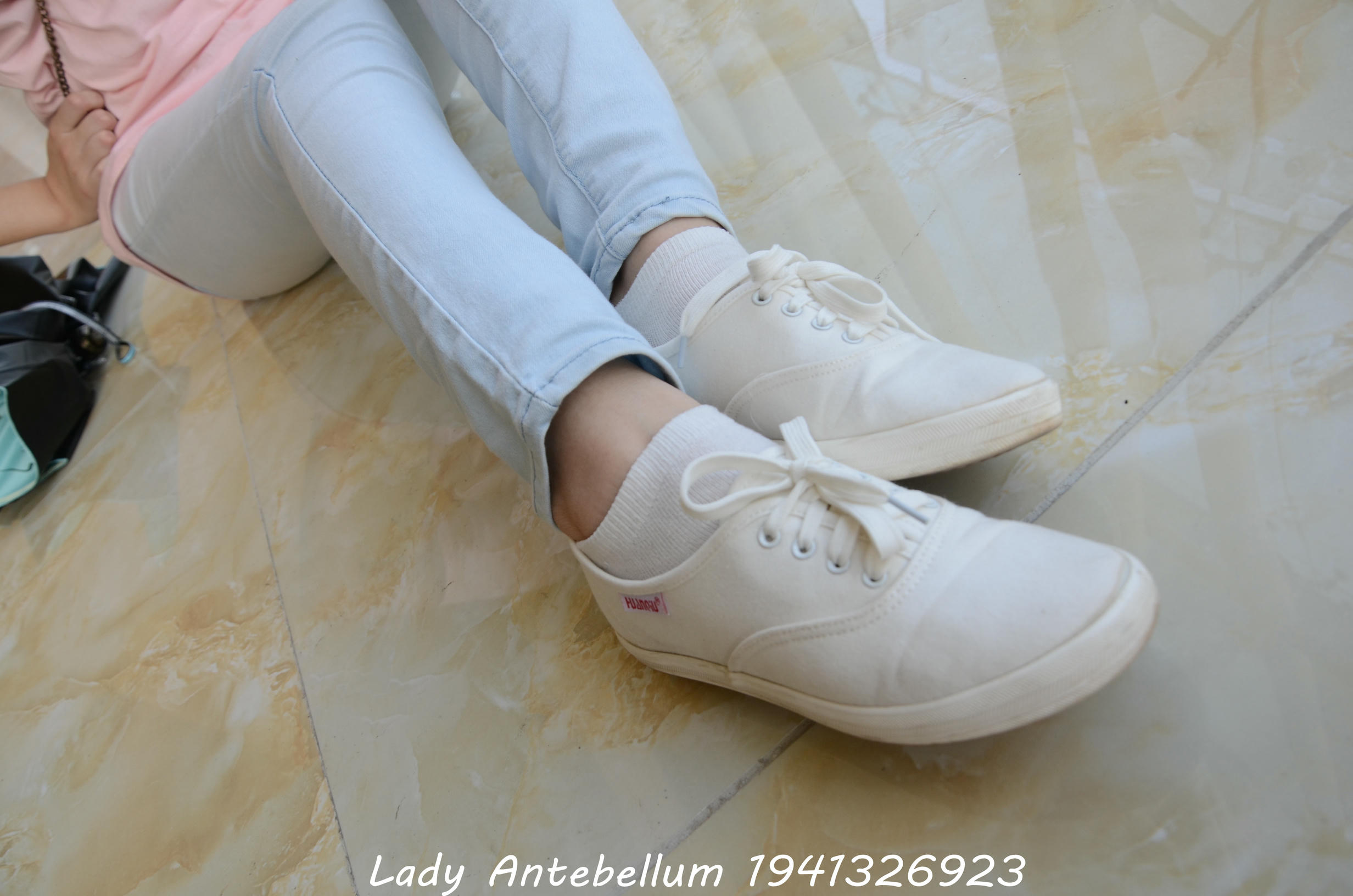 [战前女神] 恋足美腿棉袜女神级摄影套图 105 [98P+148M]_第1集