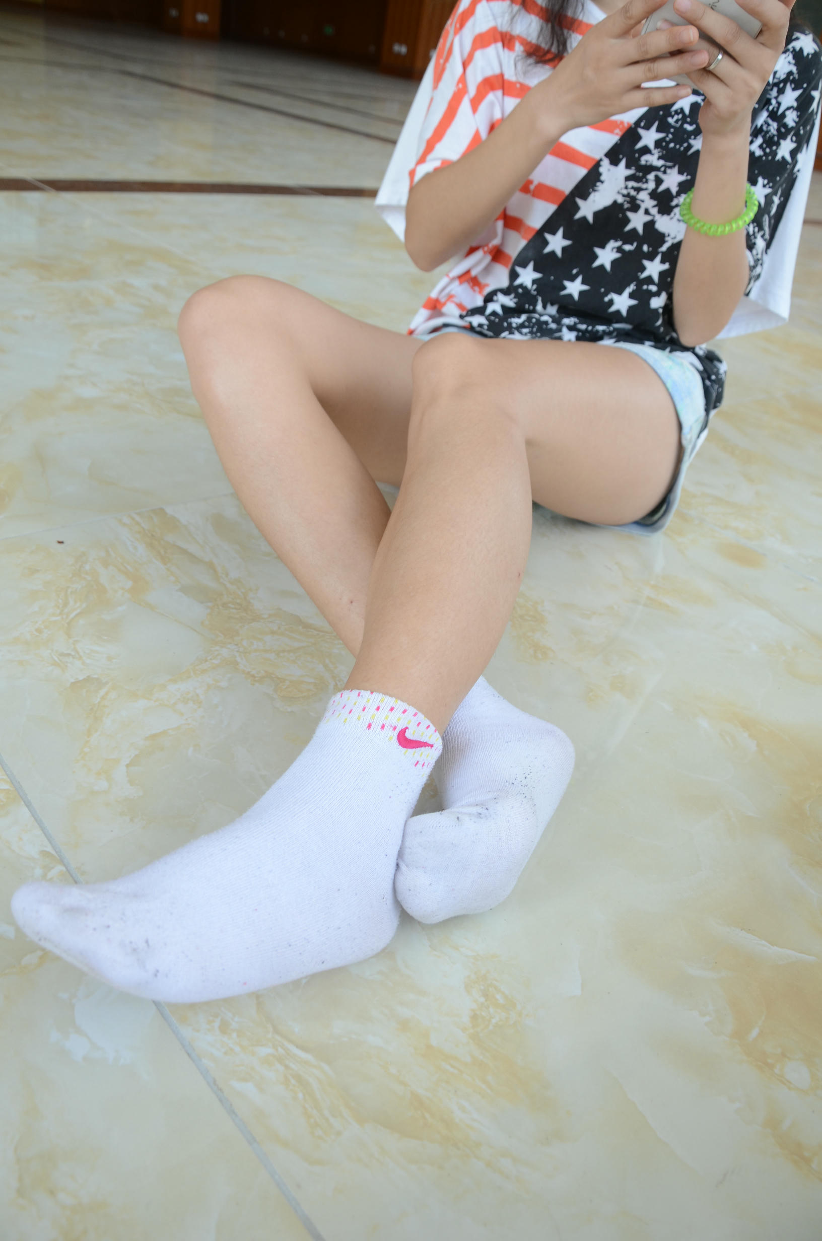 [战前女神] 恋足美腿棉袜女神级摄影套图 106 [189P+347M]_第6集