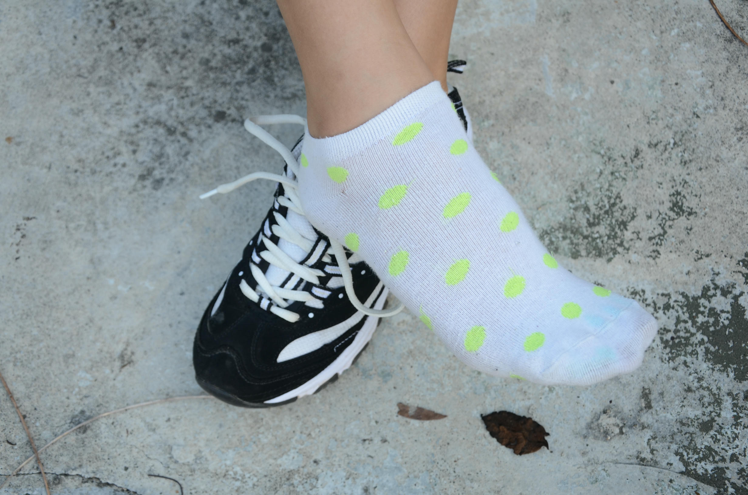 [战前女神] 恋足美腿棉袜女神级摄影套图 106 [189P+347M]_第2集