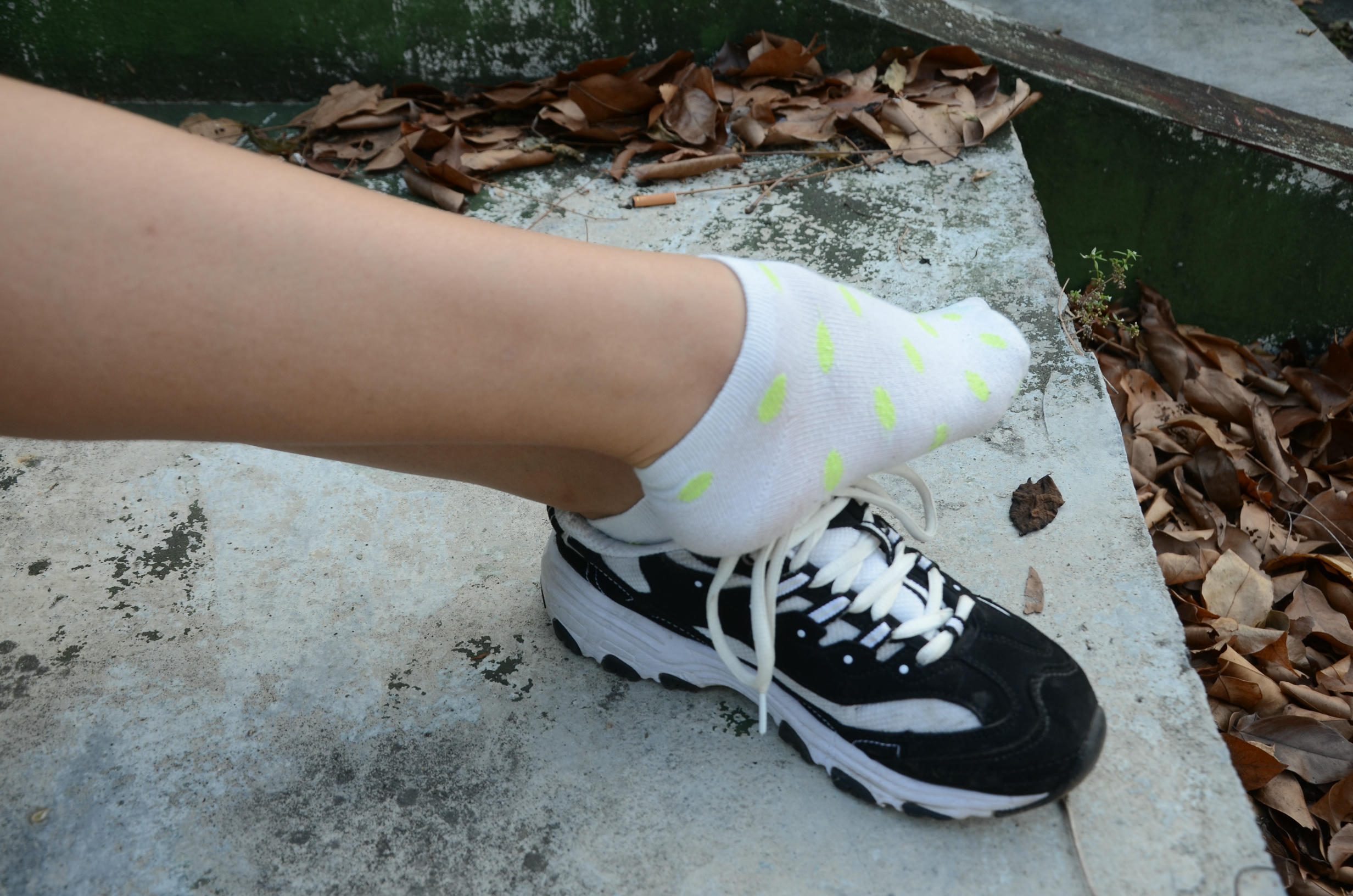 [战前女神] 恋足美腿棉袜女神级摄影套图 106 [189P+347M]_第3集