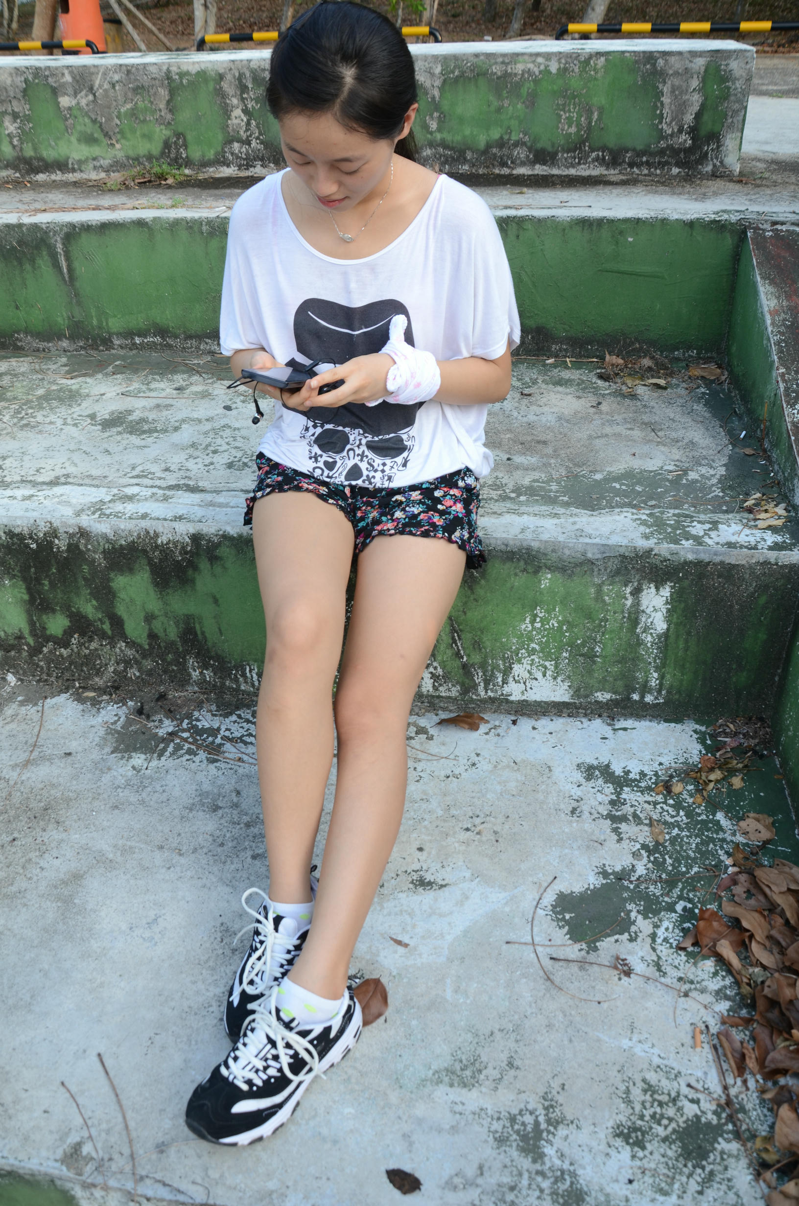 [战前女神] 恋足美腿棉袜女神级摄影套图 106 [189P+347M]_第1集