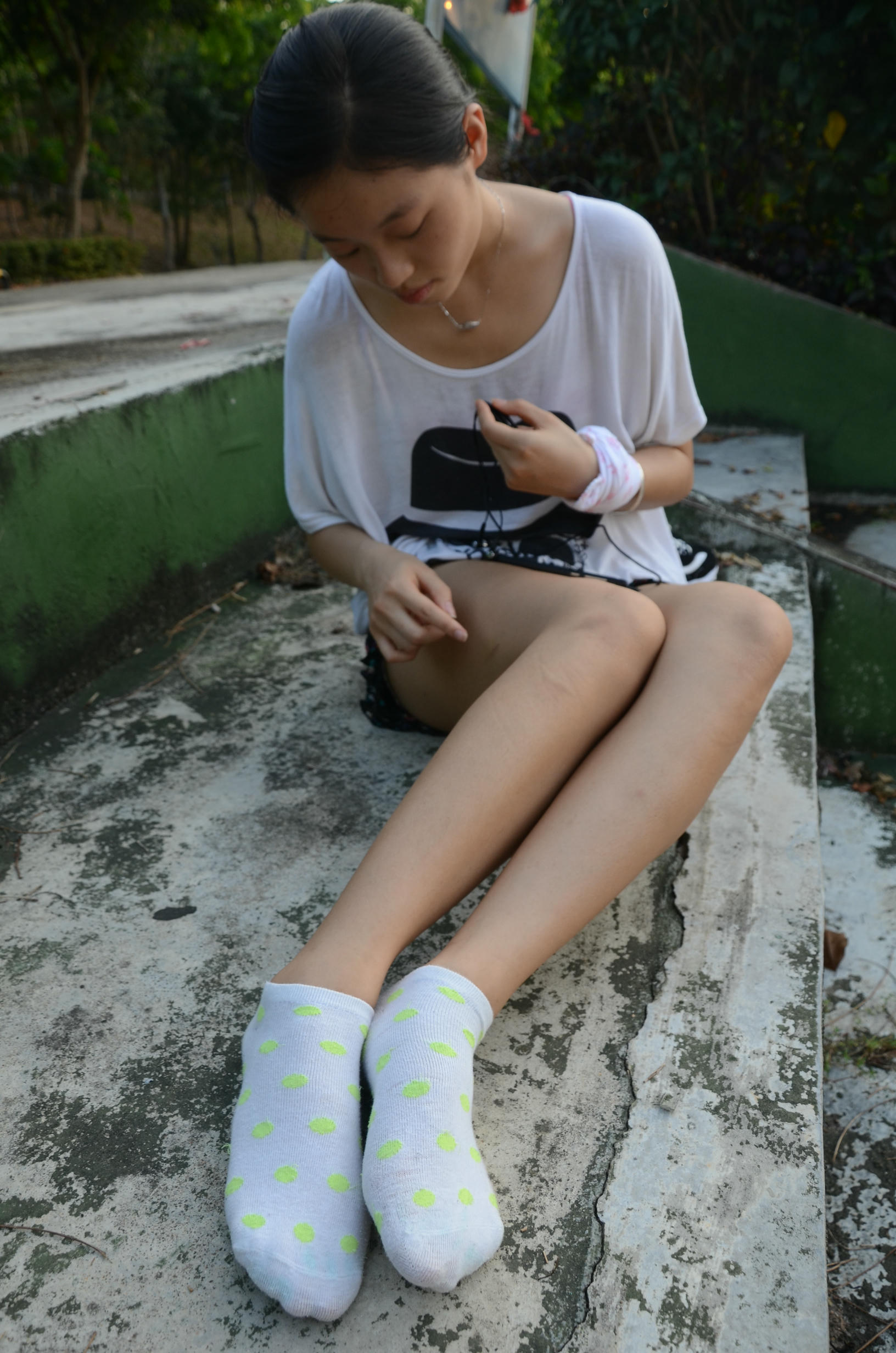 [战前女神] 恋足美腿棉袜女神级摄影套图 106 [189P+347M]_第5集