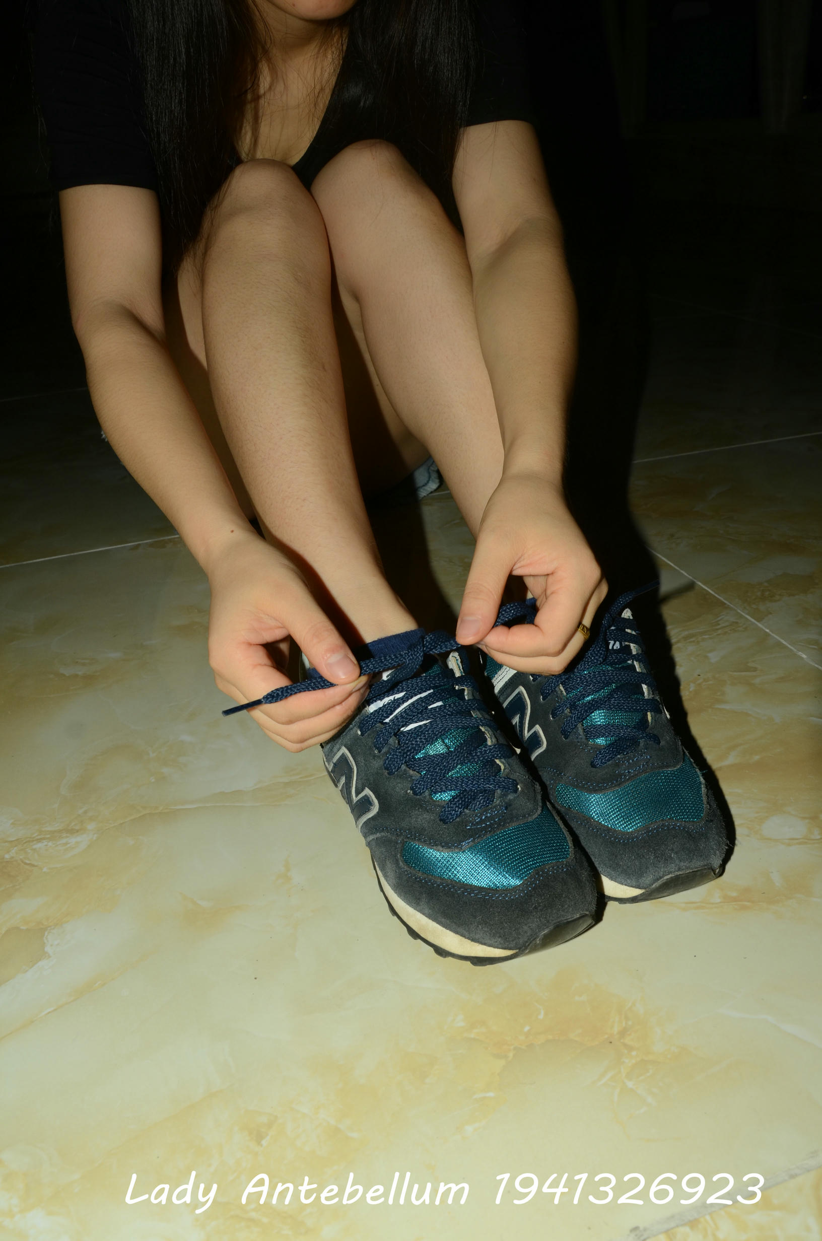 [战前女神] 恋足美腿棉袜女神级摄影套图 108 [97P+178M]_第1集