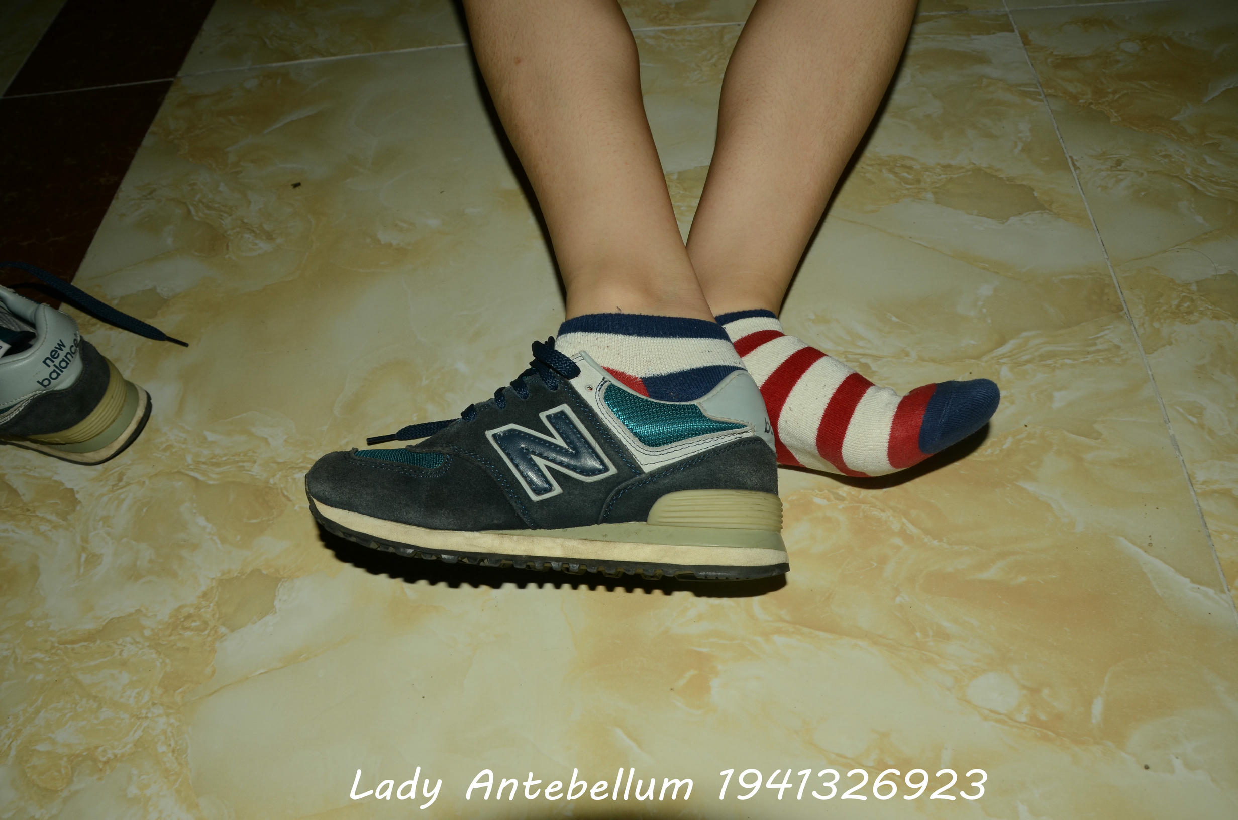 [战前女神] 恋足美腿棉袜女神级摄影套图 108 [97P+178M]_第2集