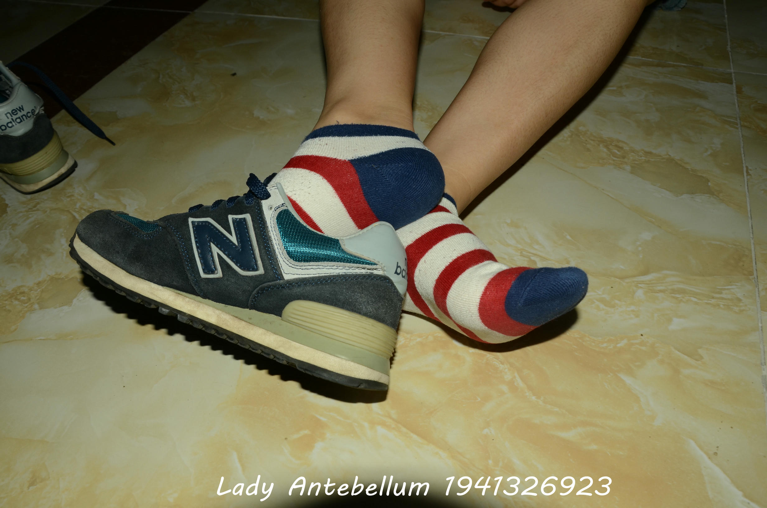 [战前女神] 恋足美腿棉袜女神级摄影套图 108 [97P+178M]_第3集