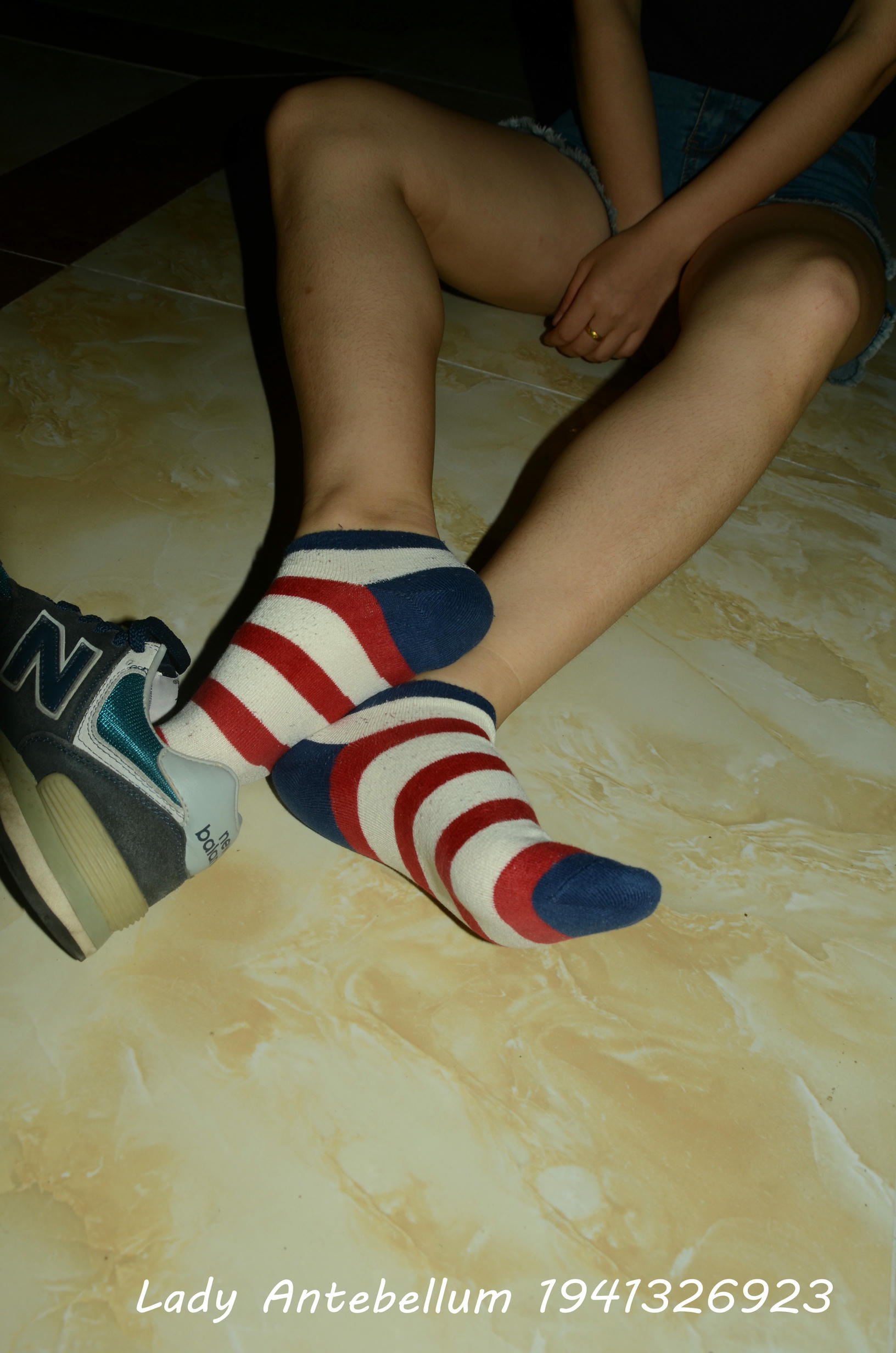 [战前女神] 恋足美腿棉袜女神级摄影套图 108 [97P+178M]_第3集