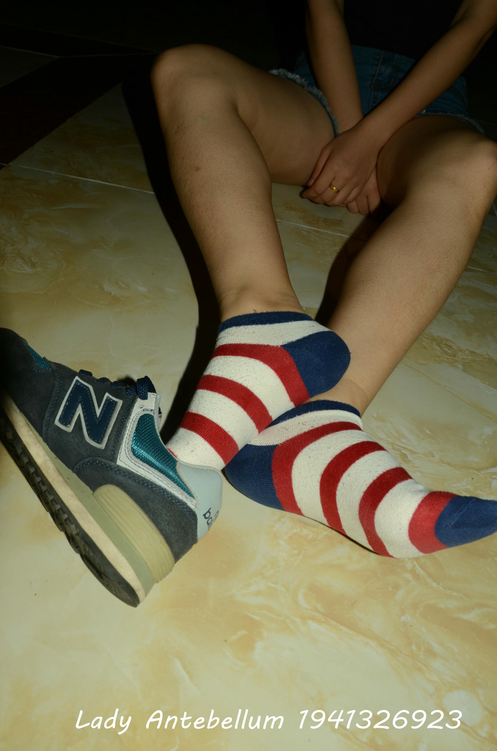 [战前女神] 恋足美腿棉袜女神级摄影套图 108 [97P+178M]_第3集