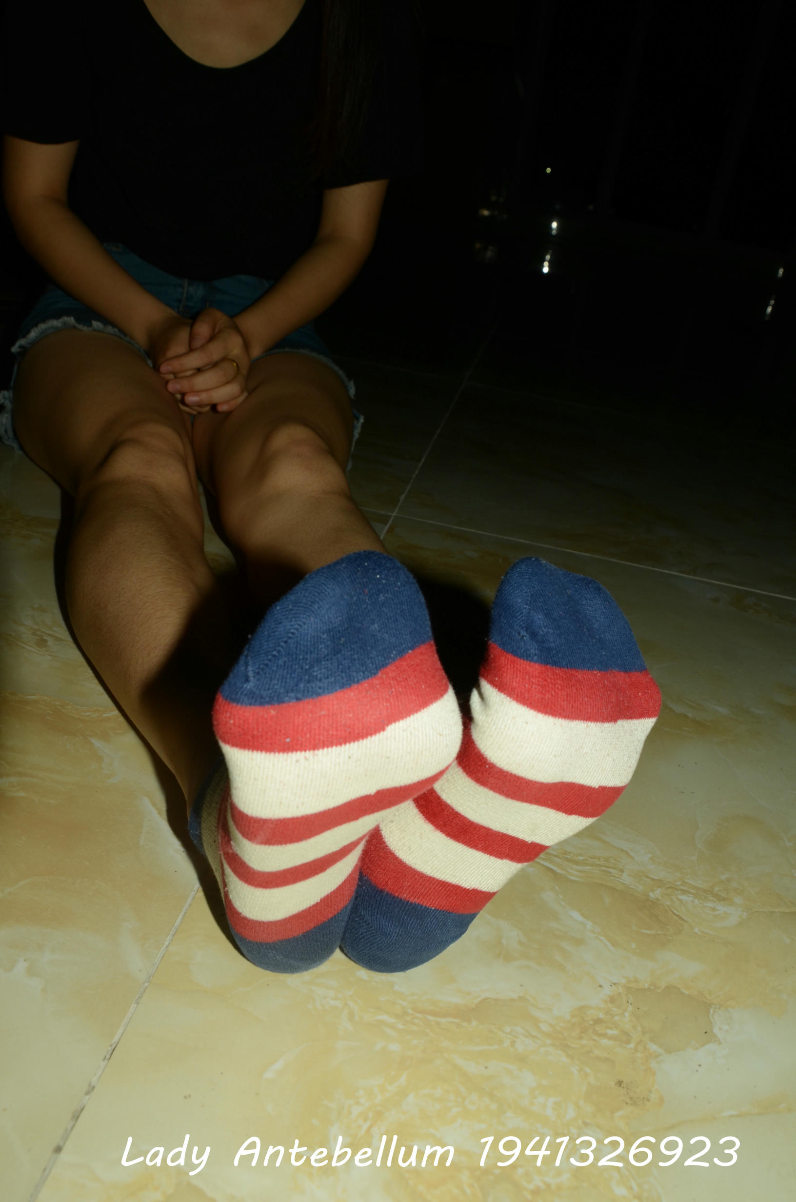 [战前女神] 恋足美腿棉袜女神级摄影套图 108 [97P+178M]_第3集