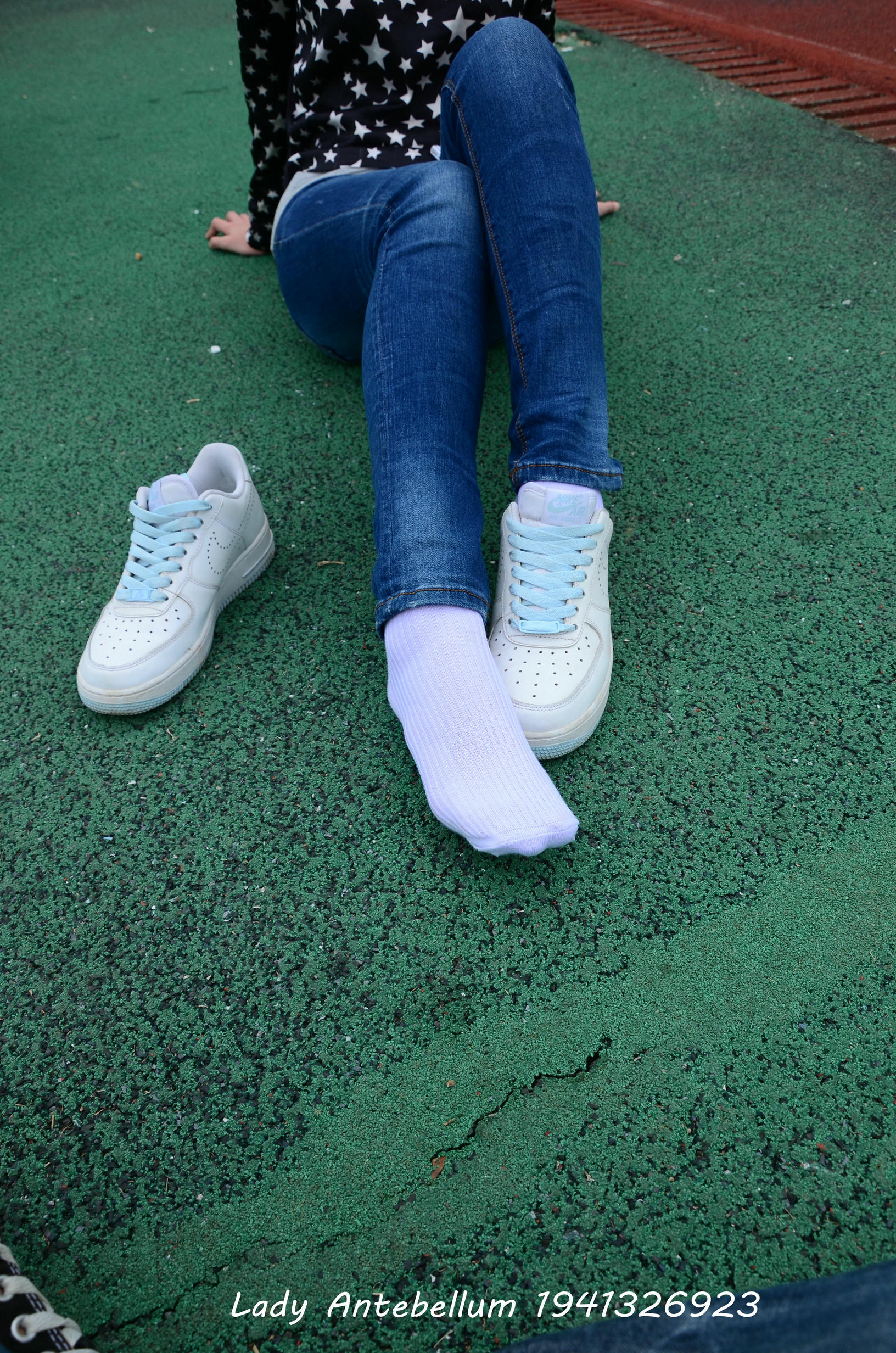 [战前女神] 恋足美腿棉袜女神级摄影套图 011 [113P-283MB]_第3集