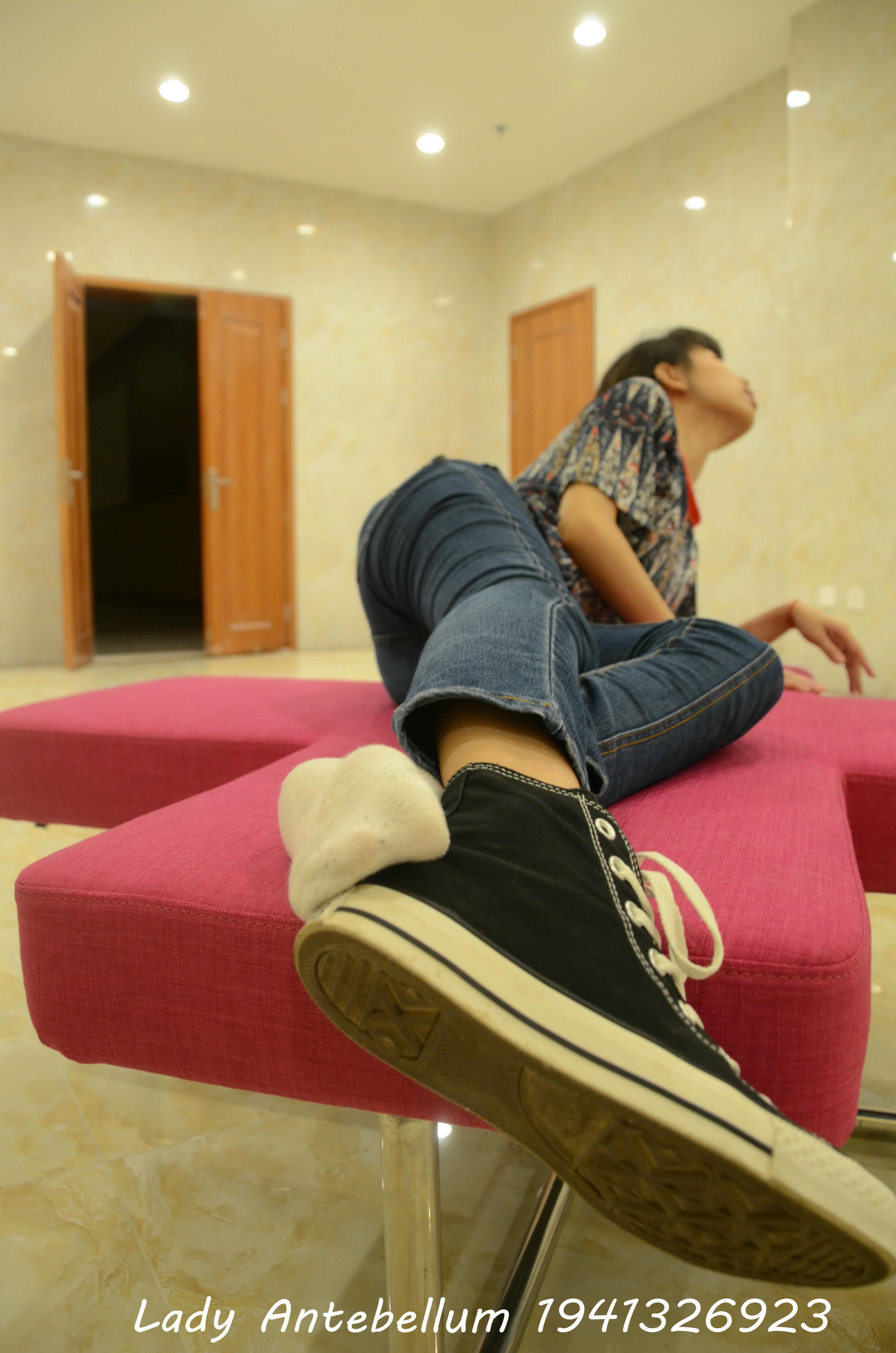 [战前女神] 恋足美腿棉袜女神级摄影套图 110 [115P+277M]_第2集