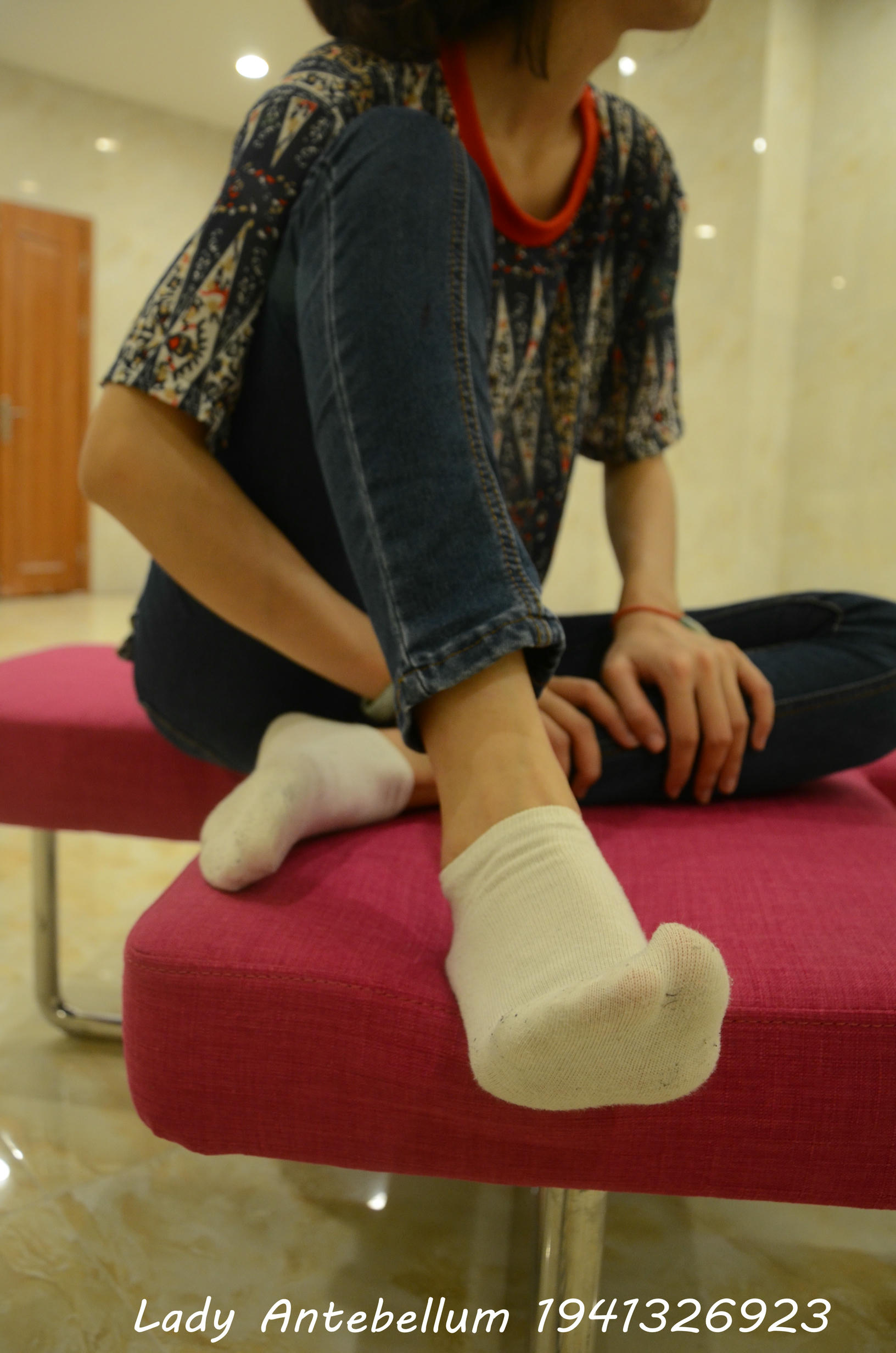 [战前女神] 恋足美腿棉袜女神级摄影套图 110 [115P+277M]_第2集