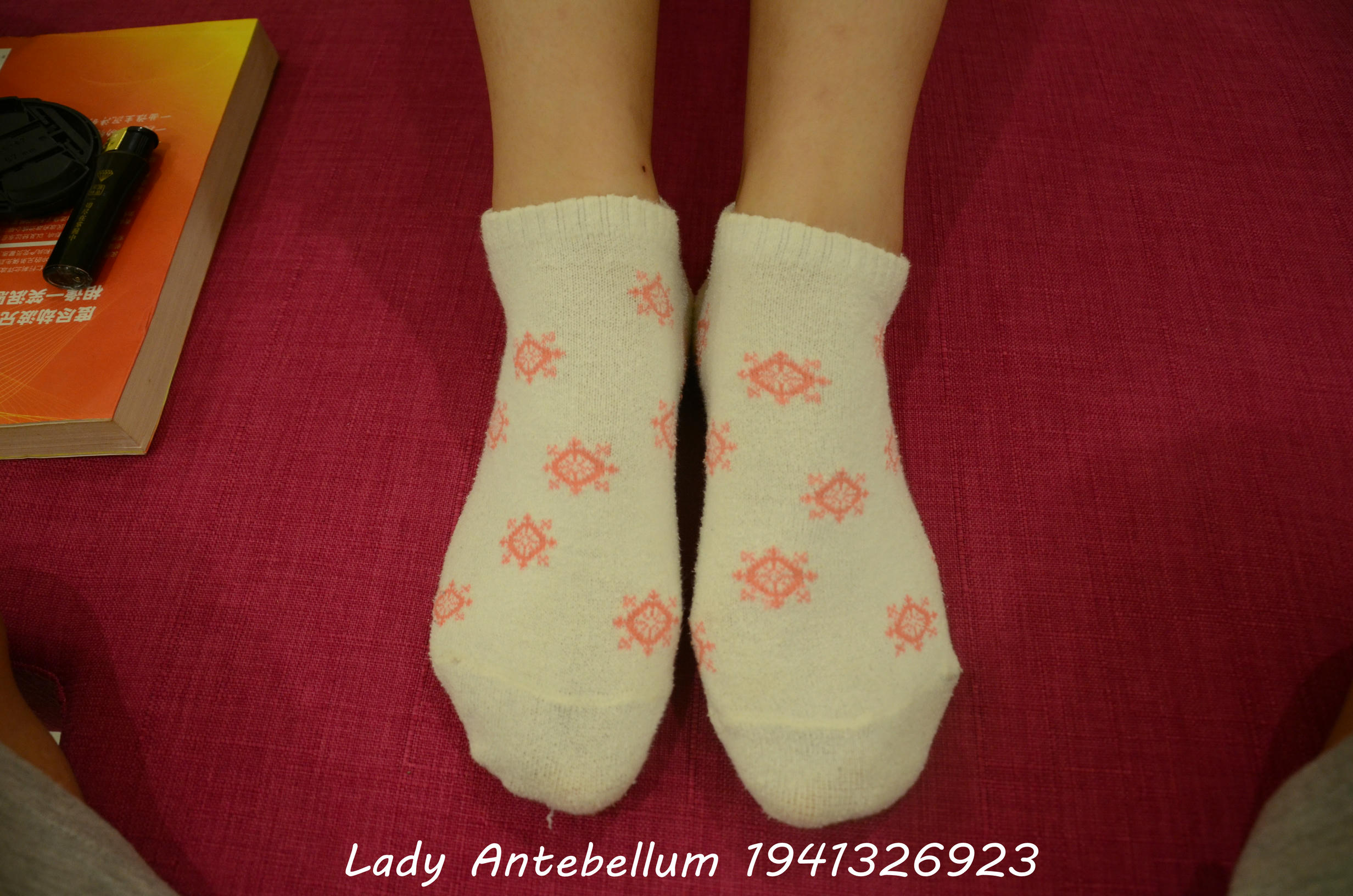 [战前女神] 恋足美腿棉袜女神级摄影套图 111 [89P+211M]_第2集