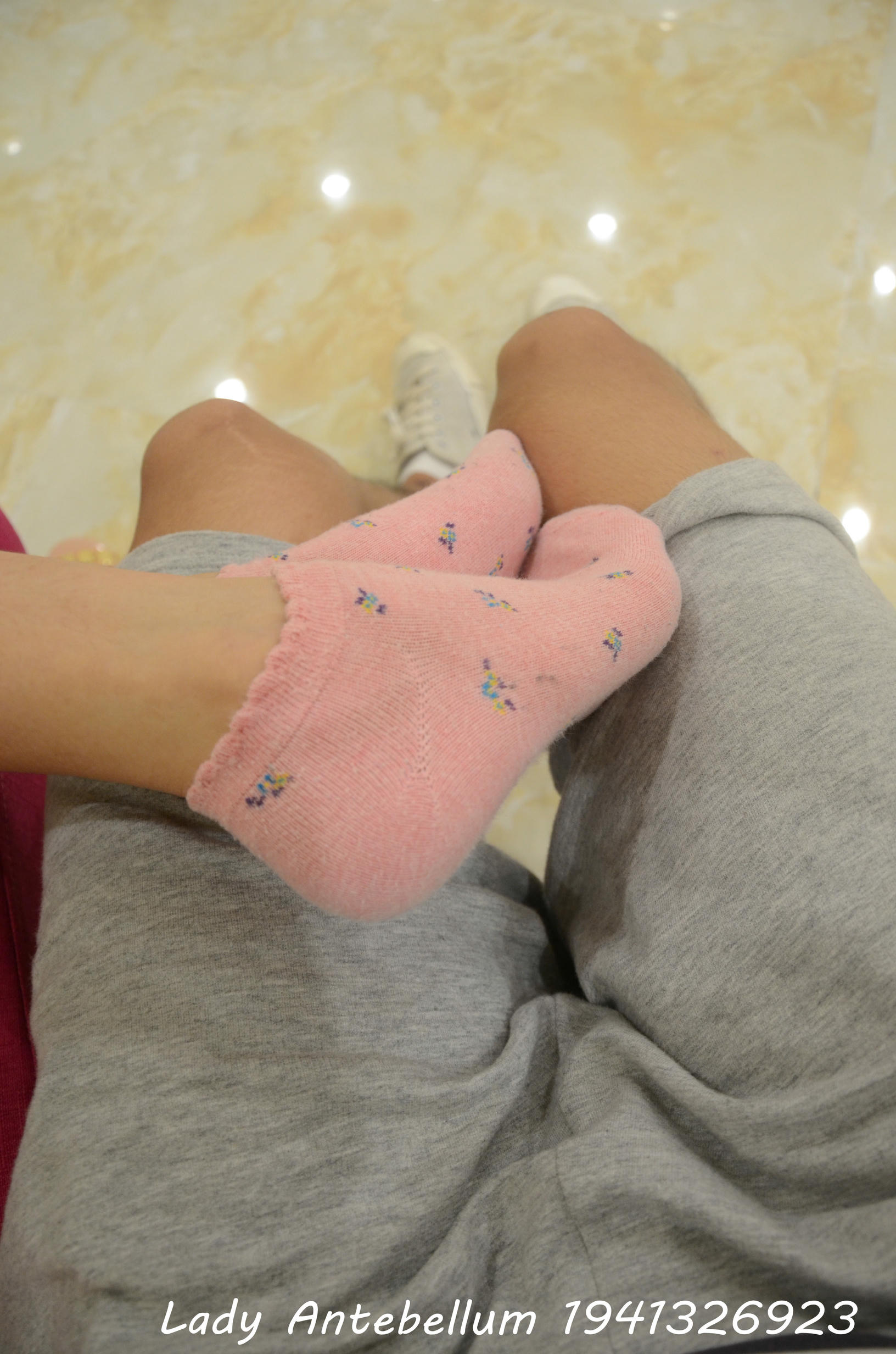 [战前女神] 恋足美腿棉袜女神级摄影套图 112 [101P+258M]_第2集