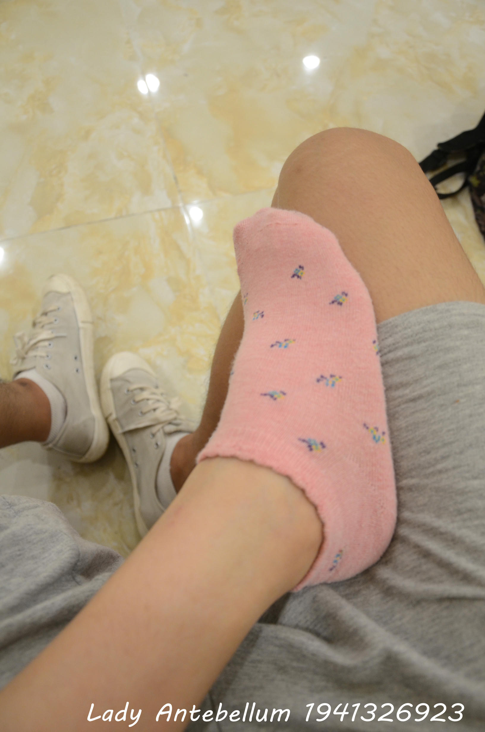 [战前女神] 恋足美腿棉袜女神级摄影套图 112 [101P+258M]_第3集