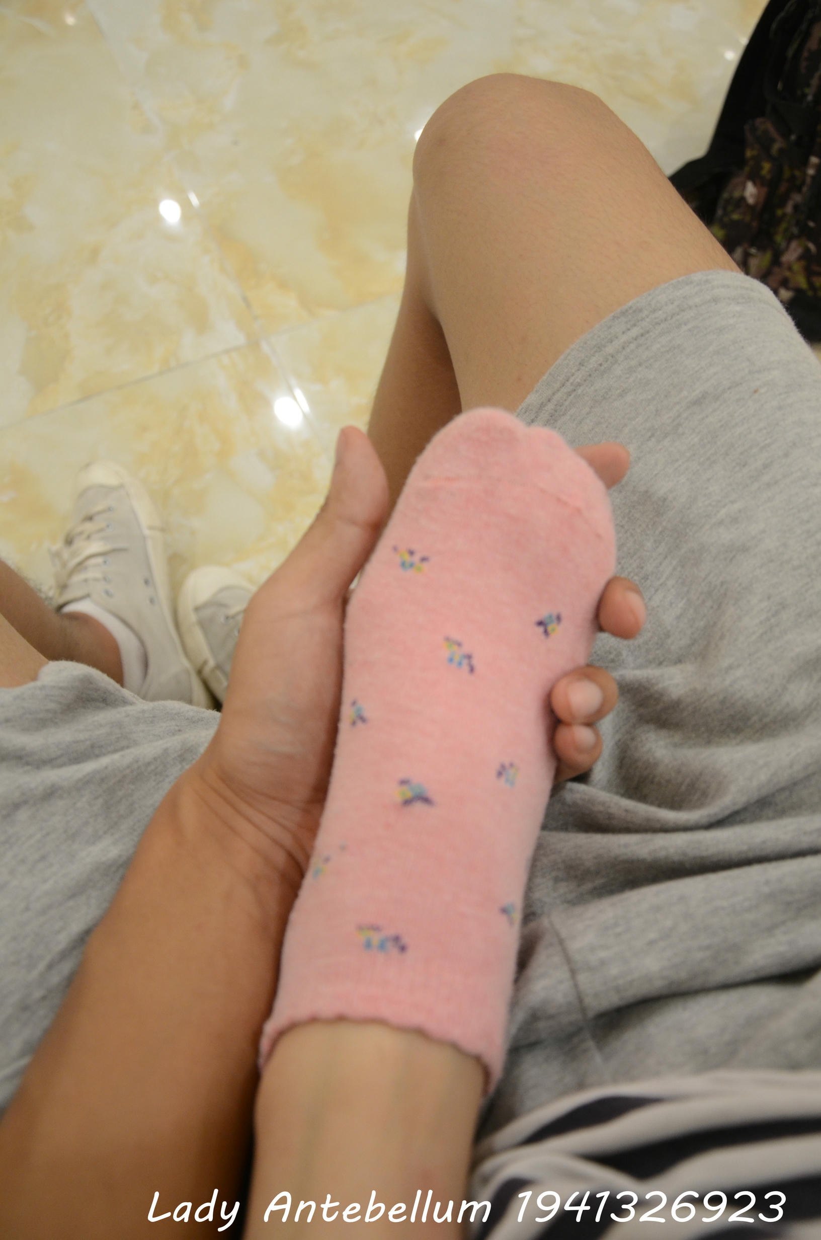 [战前女神] 恋足美腿棉袜女神级摄影套图 112 [101P+258M]_第3集