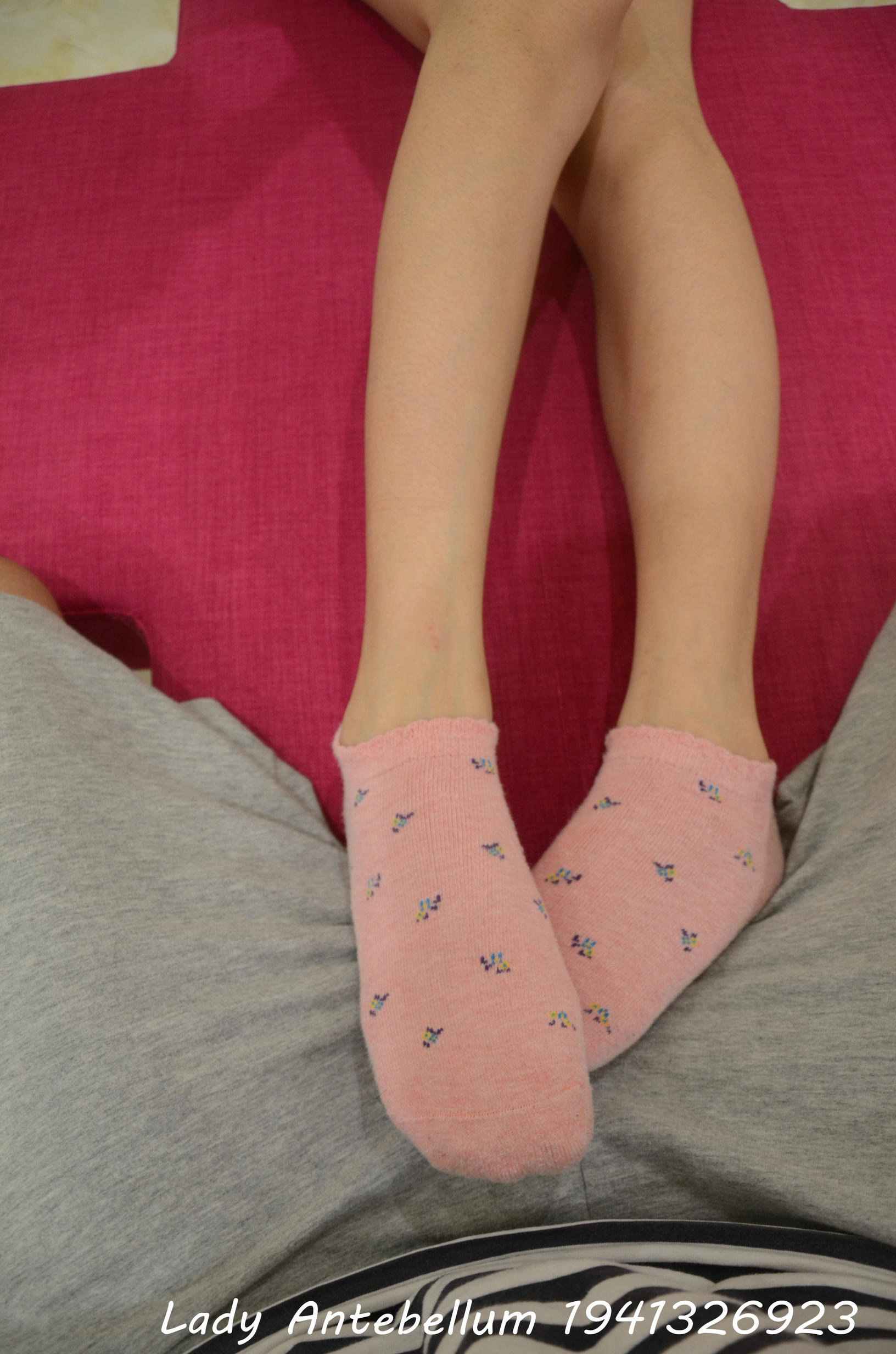 [战前女神] 恋足美腿棉袜女神级摄影套图 112 [101P+258M]_第3集