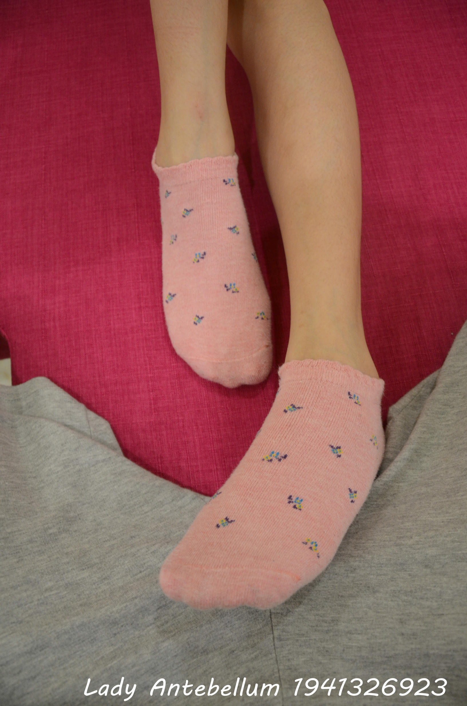 [战前女神] 恋足美腿棉袜女神级摄影套图 112 [101P+258M]_第4集