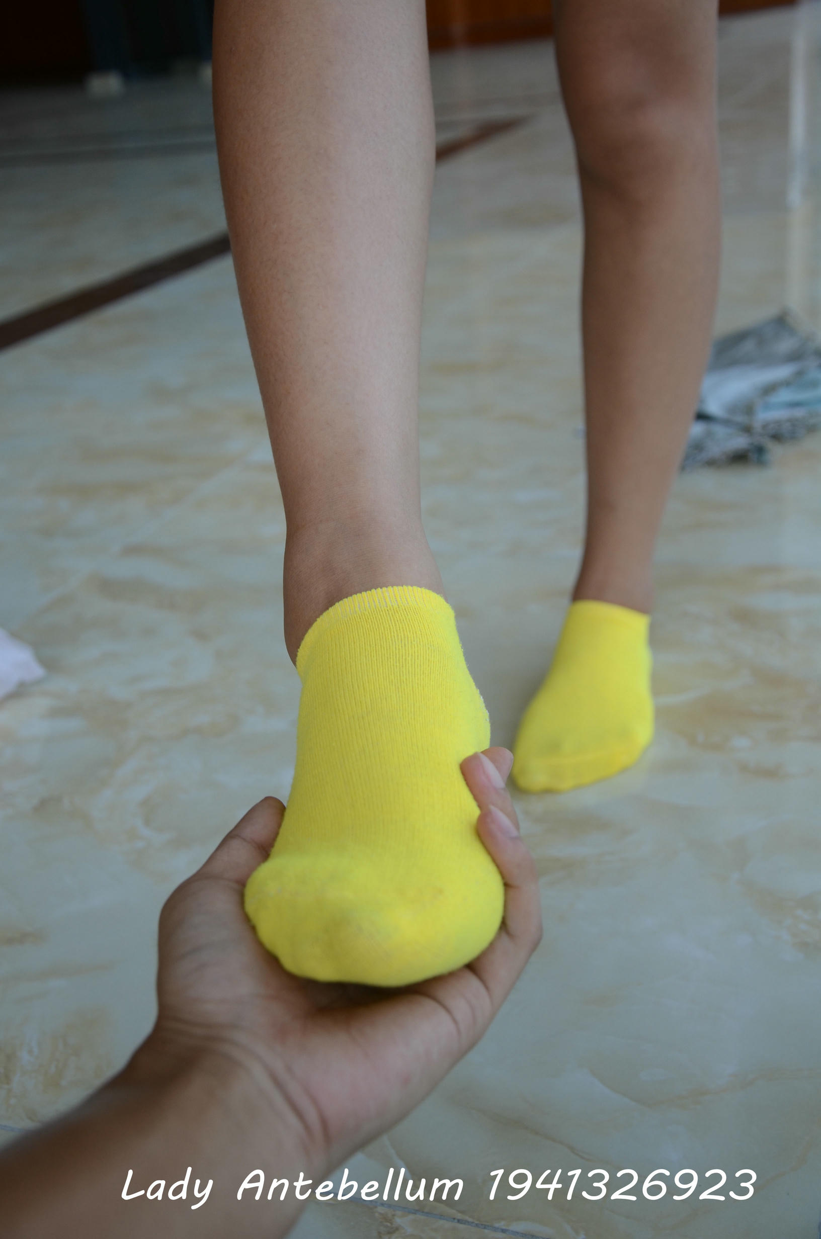 [战前女神] 恋足美腿棉袜女神级摄影套图 114 [114P+140M]_第2集