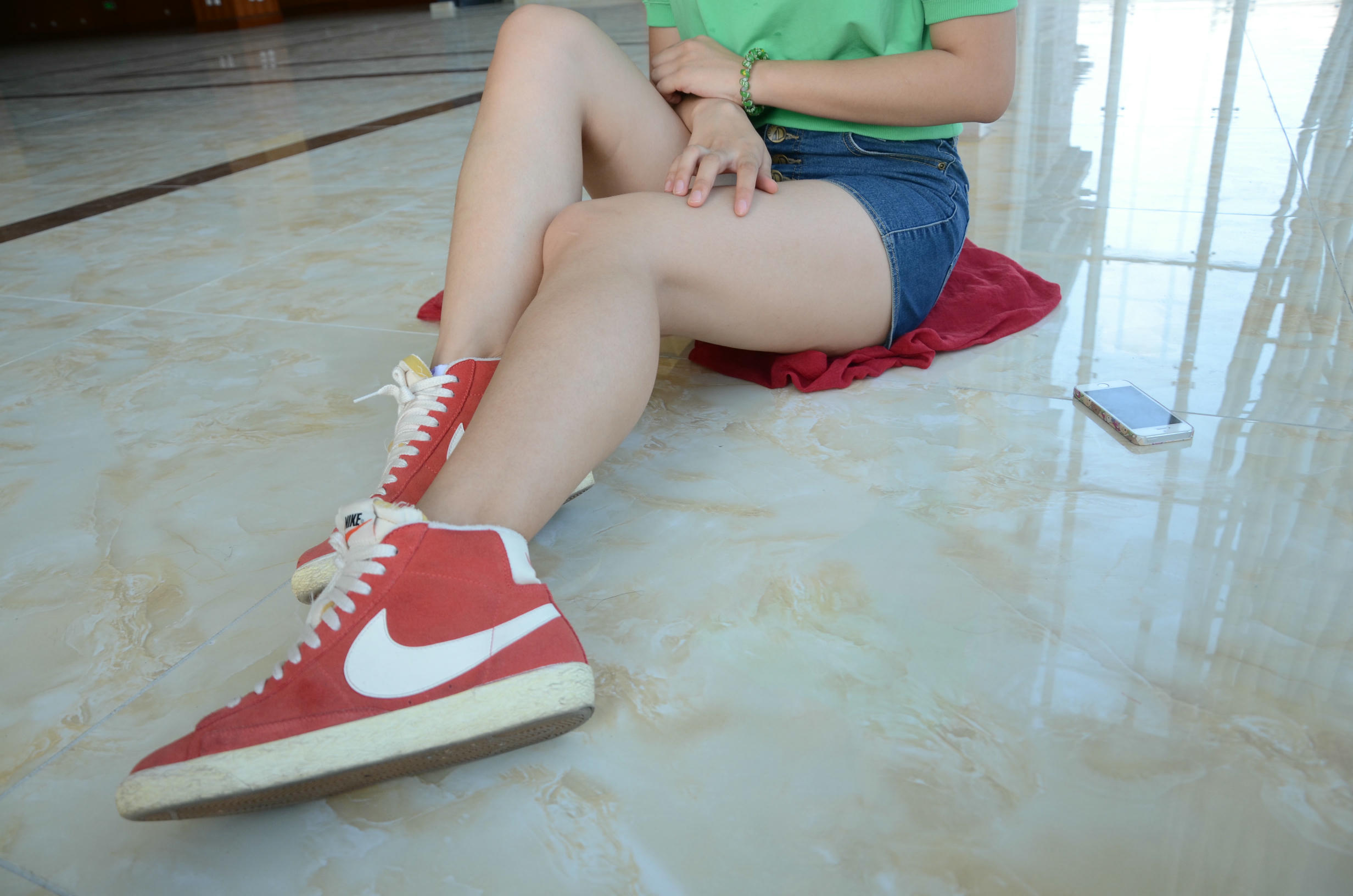 [战前女神] 恋足美腿棉袜女神级摄影套图 115 [127P+218M]_第1集