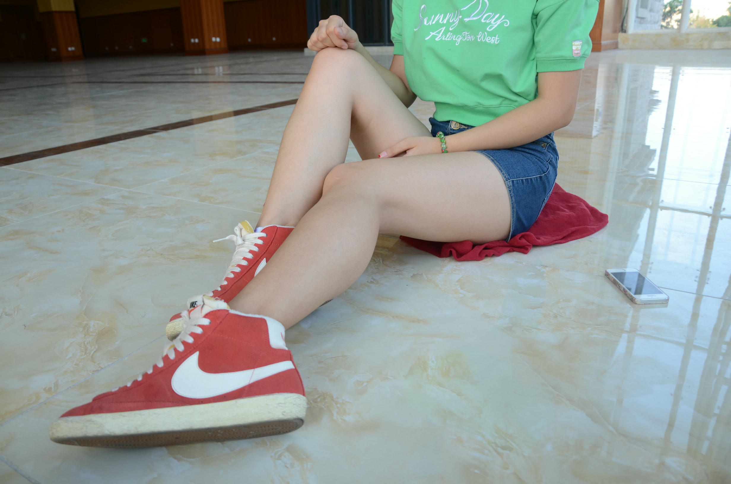 [战前女神] 恋足美腿棉袜女神级摄影套图 115 [127P+218M]_第1集