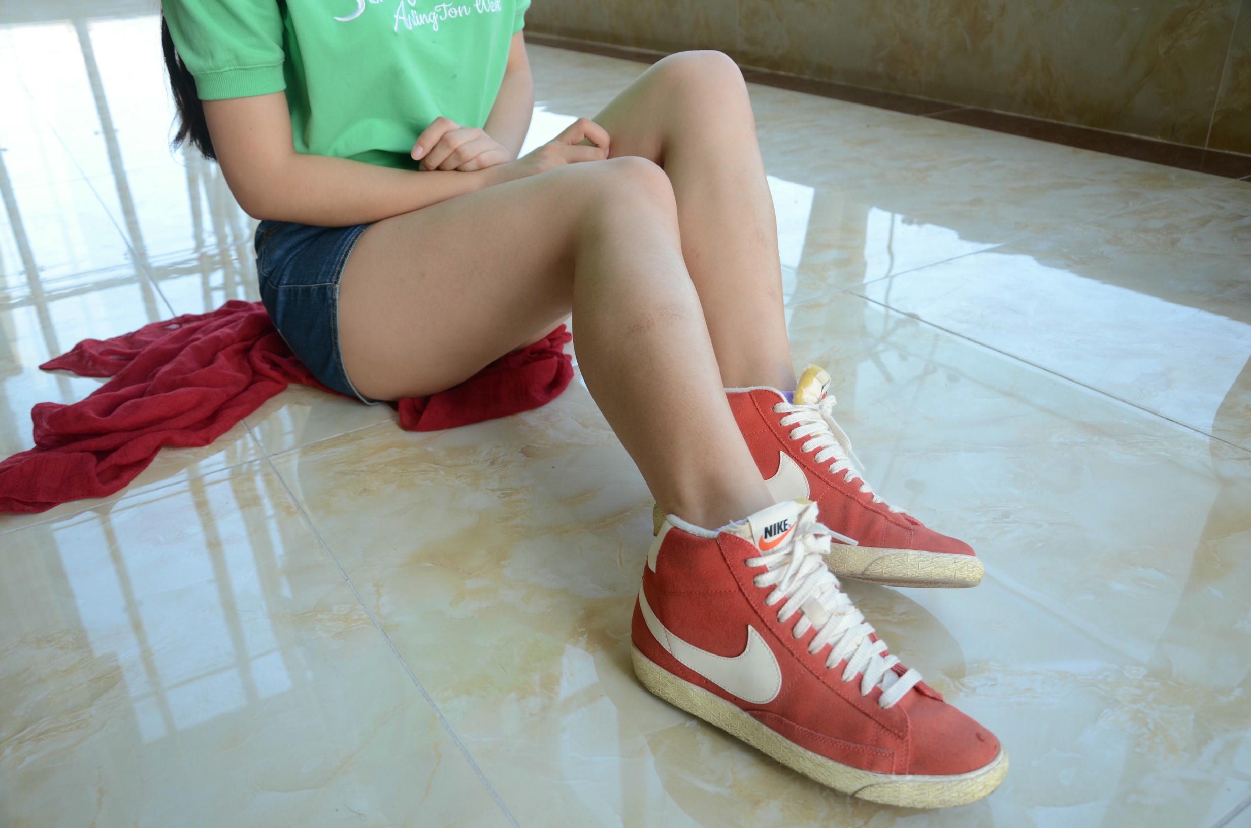 [战前女神] 恋足美腿棉袜女神级摄影套图 115 [127P+218M]_第1集