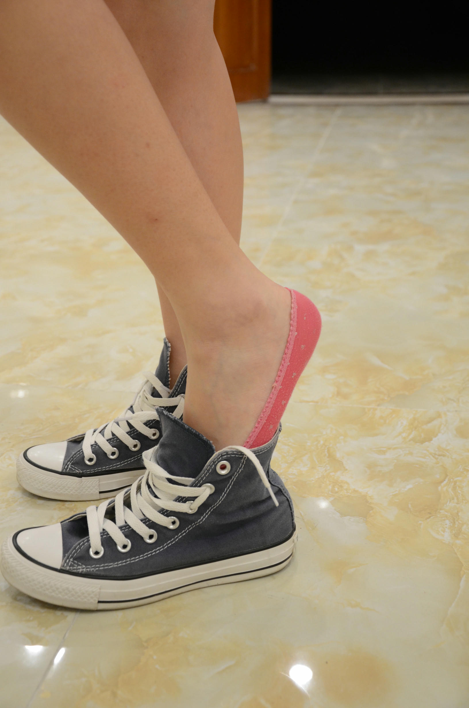 [战前女神] 恋足美腿棉袜女神级摄影套图 118 [103P+153M]_第1集