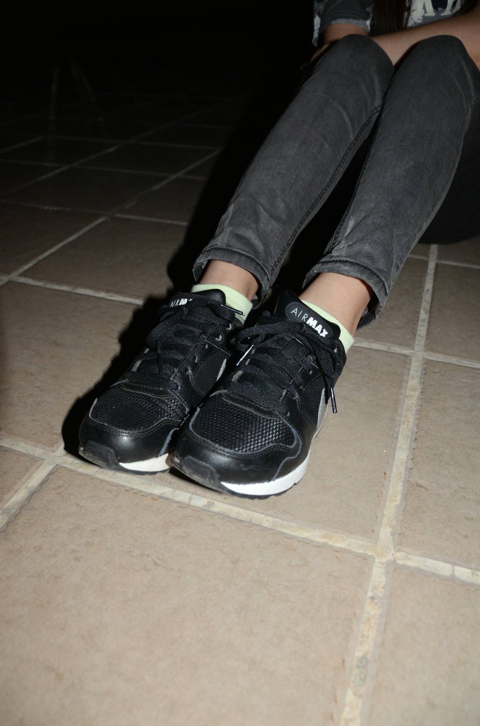 [战前女神] 恋足美腿棉袜女神级摄影套图 119 [87P+100M]_第1集