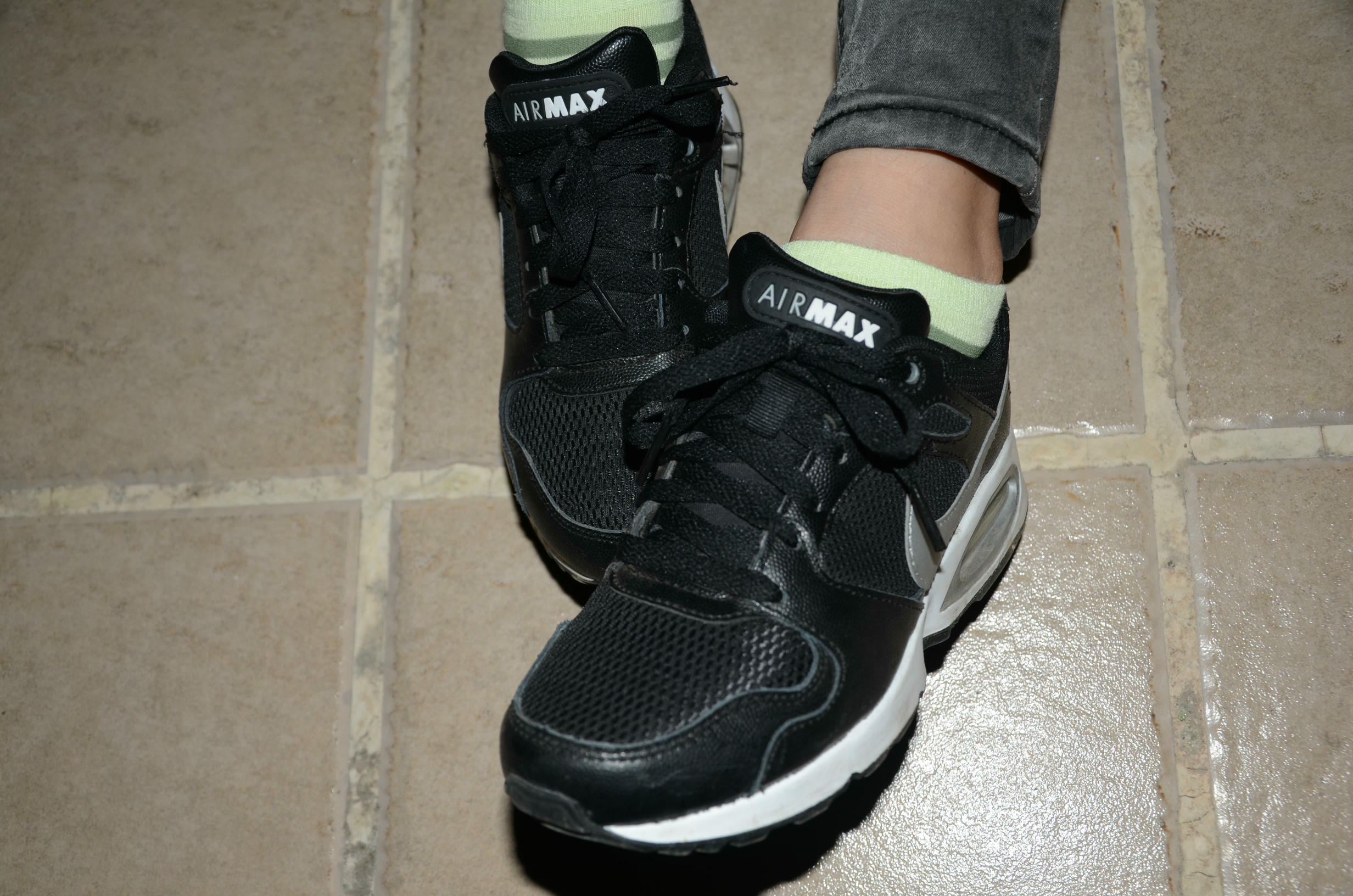 [战前女神] 恋足美腿棉袜女神级摄影套图 119 [87P+100M]_第1集