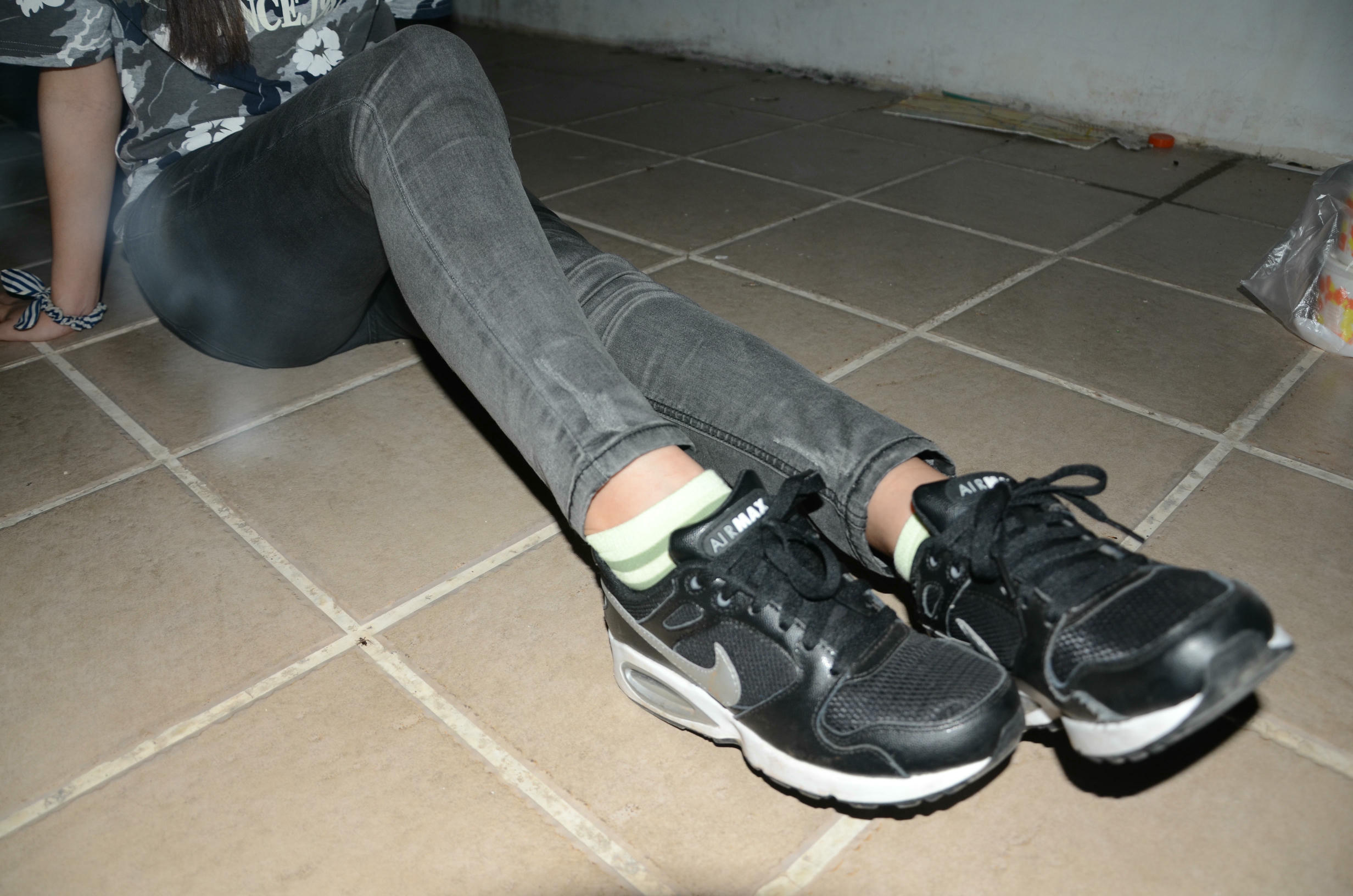 [战前女神] 恋足美腿棉袜女神级摄影套图 119 [87P+100M]_第1集