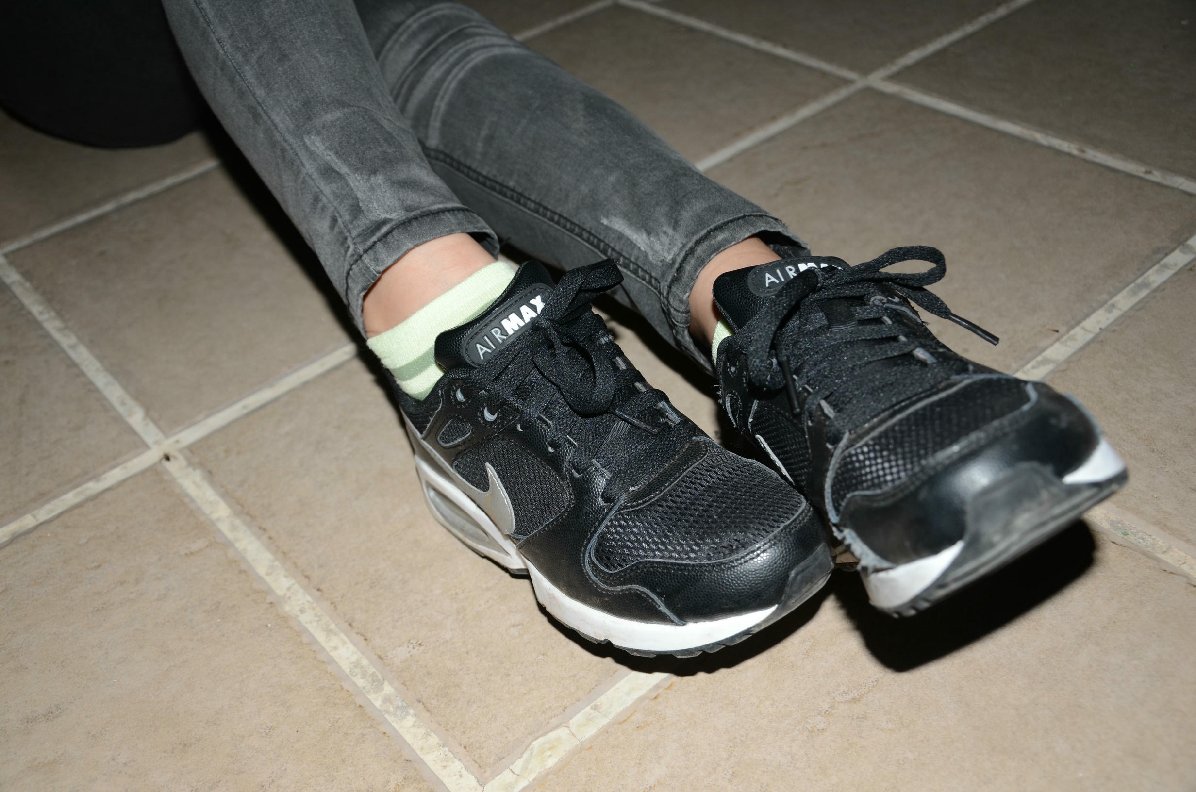 [战前女神] 恋足美腿棉袜女神级摄影套图 119 [87P+100M]_第1集