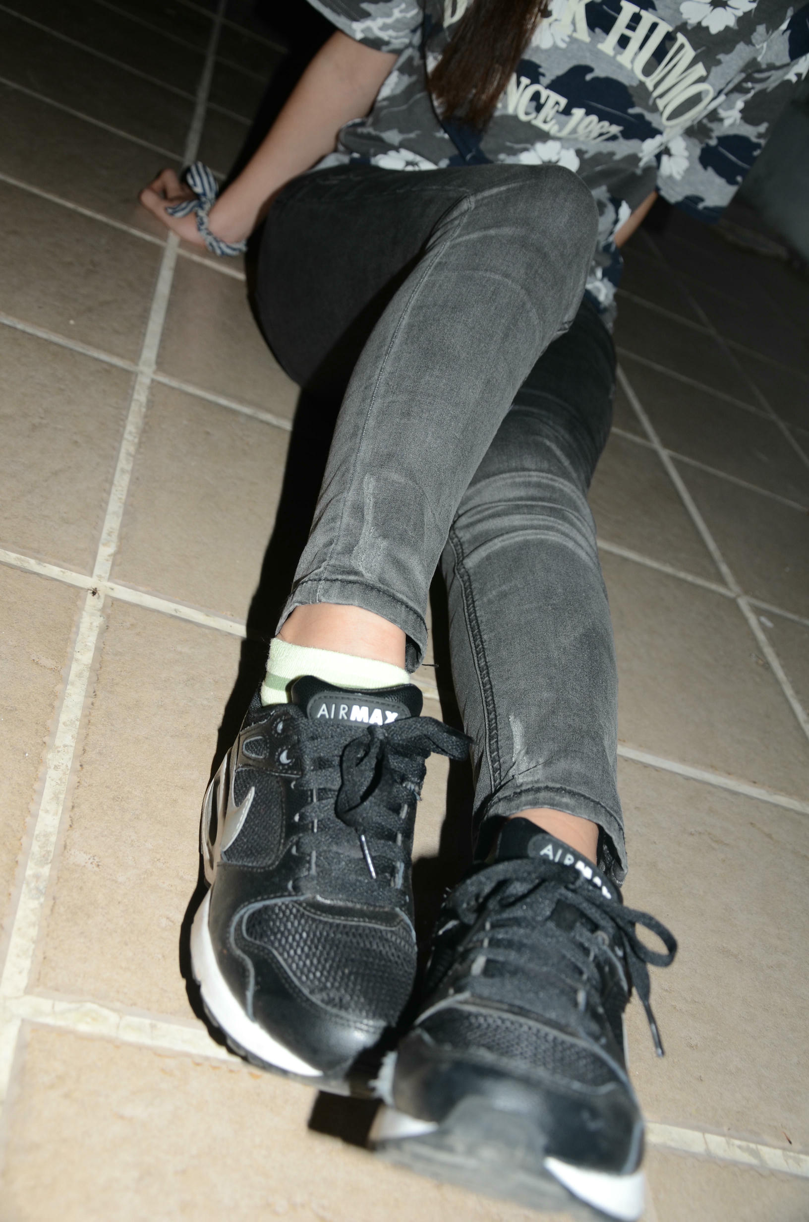 [战前女神] 恋足美腿棉袜女神级摄影套图 119 [87P+100M]_第1集