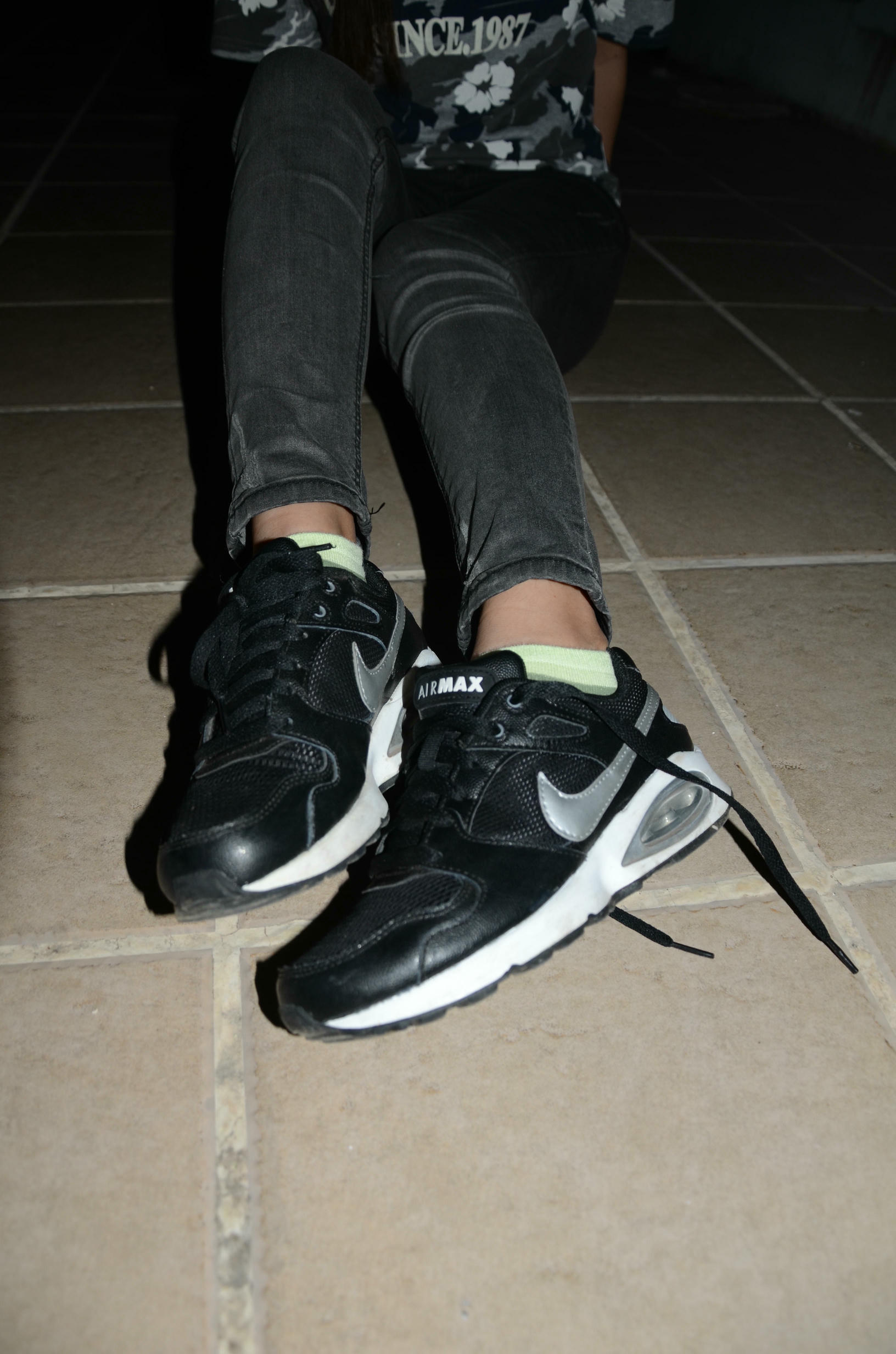 [战前女神] 恋足美腿棉袜女神级摄影套图 119 [87P+100M]_第1集