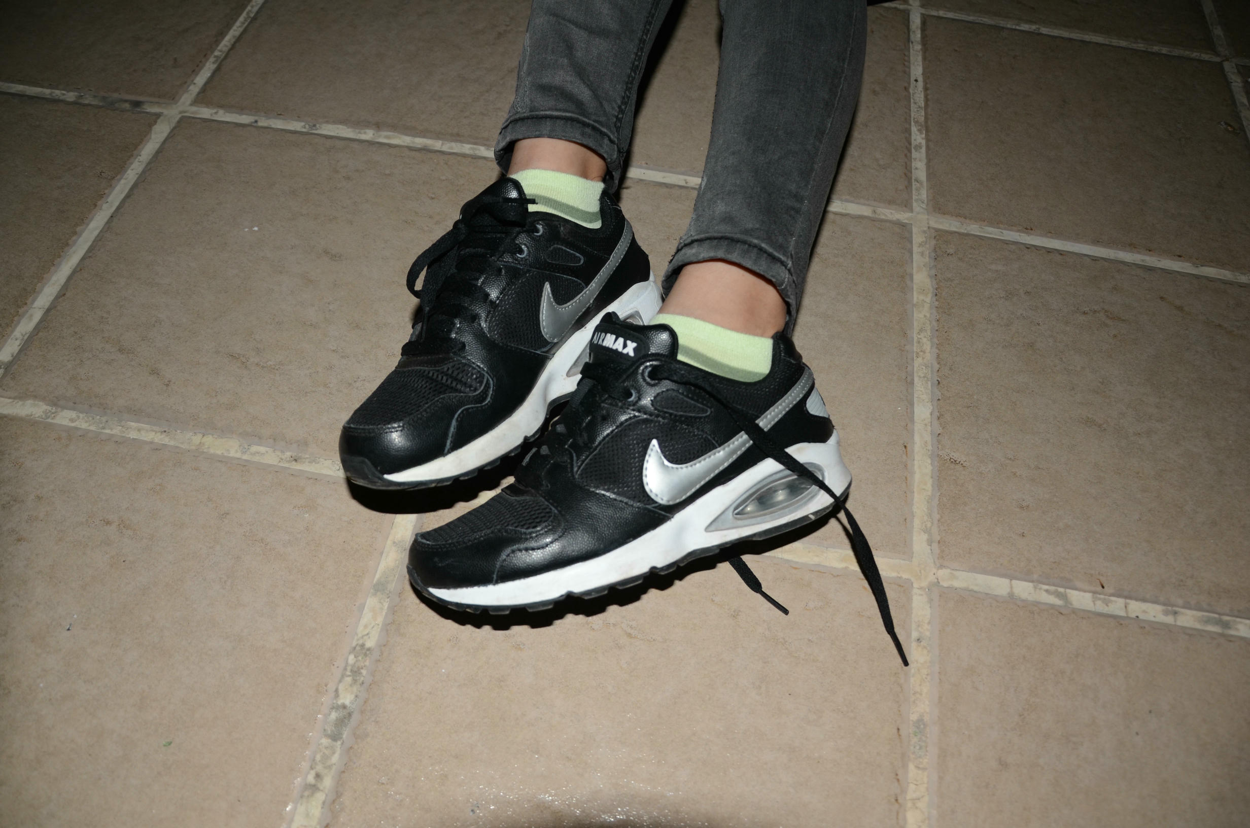 [战前女神] 恋足美腿棉袜女神级摄影套图 119 [87P+100M]_第1集