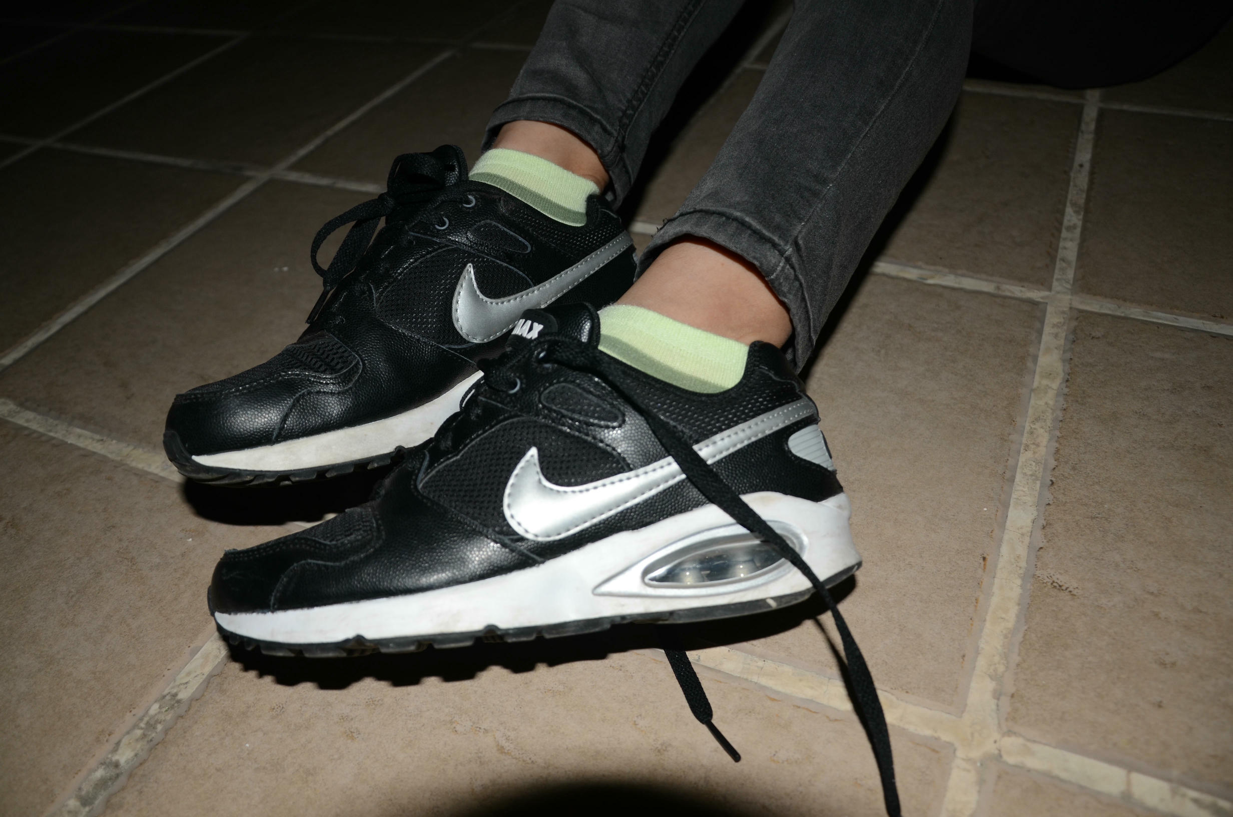 [战前女神] 恋足美腿棉袜女神级摄影套图 119 [87P+100M]_第1集