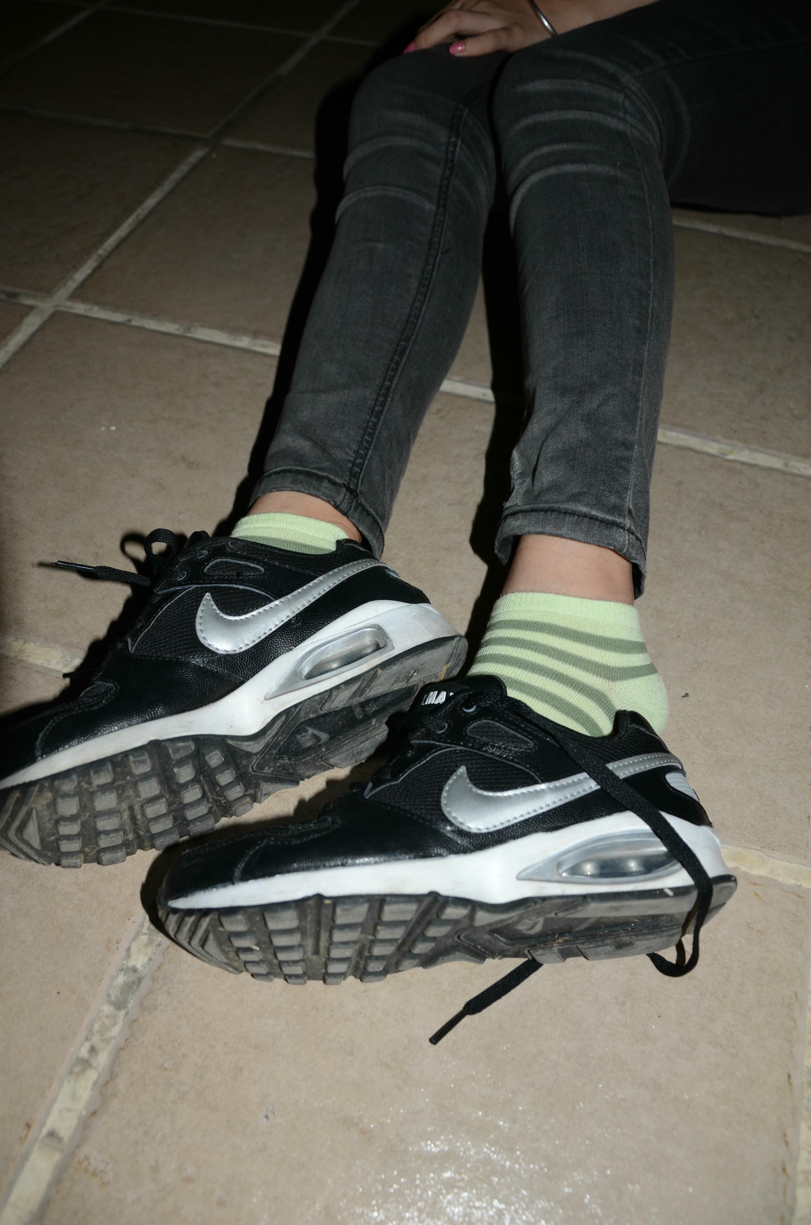 [战前女神] 恋足美腿棉袜女神级摄影套图 119 [87P+100M]_第1集