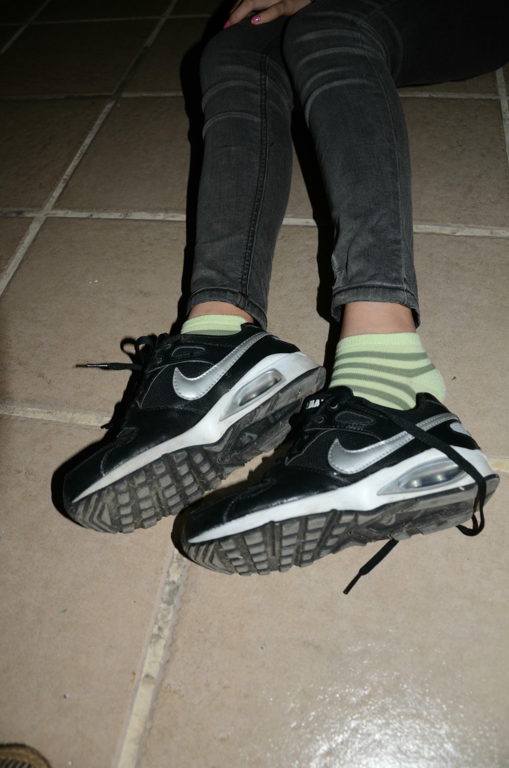 [战前女神] 恋足美腿棉袜女神级摄影套图 119 [87P+100M]_第1集