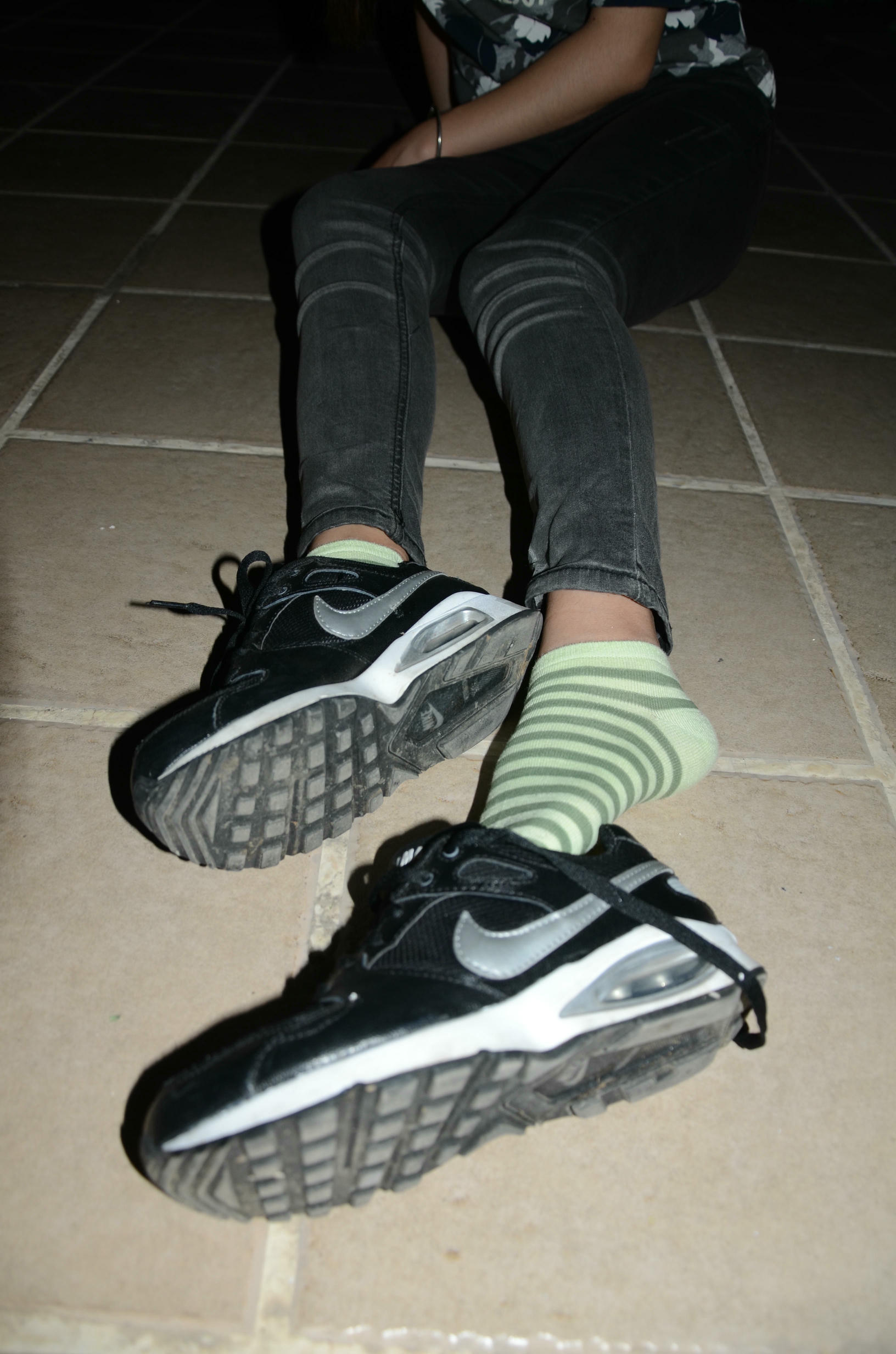 [战前女神] 恋足美腿棉袜女神级摄影套图 119 [87P+100M]_第2集