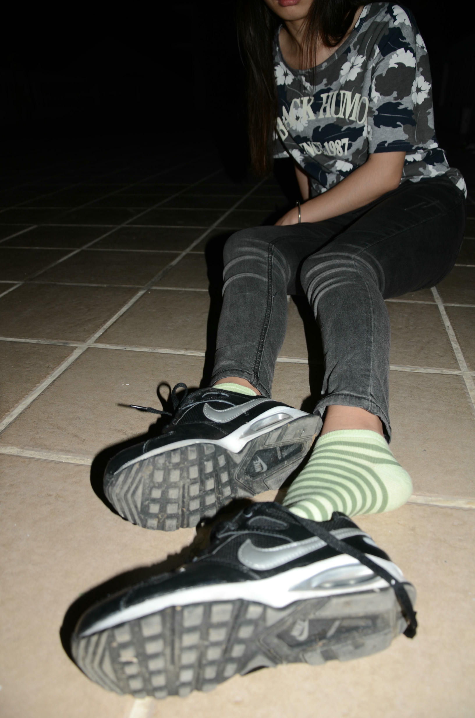 [战前女神] 恋足美腿棉袜女神级摄影套图 119 [87P+100M]_第2集