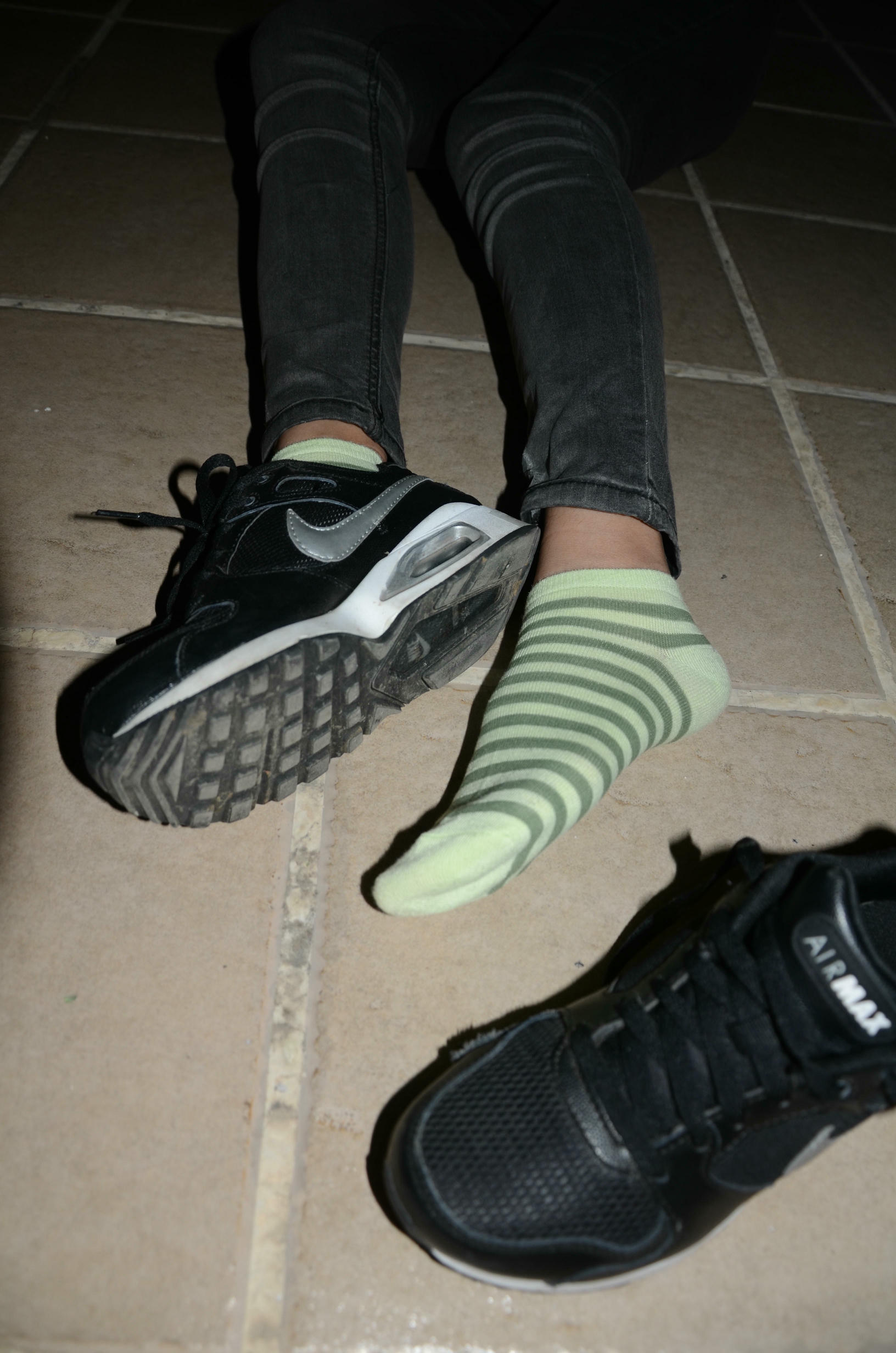 [战前女神] 恋足美腿棉袜女神级摄影套图 119 [87P+100M]_第2集