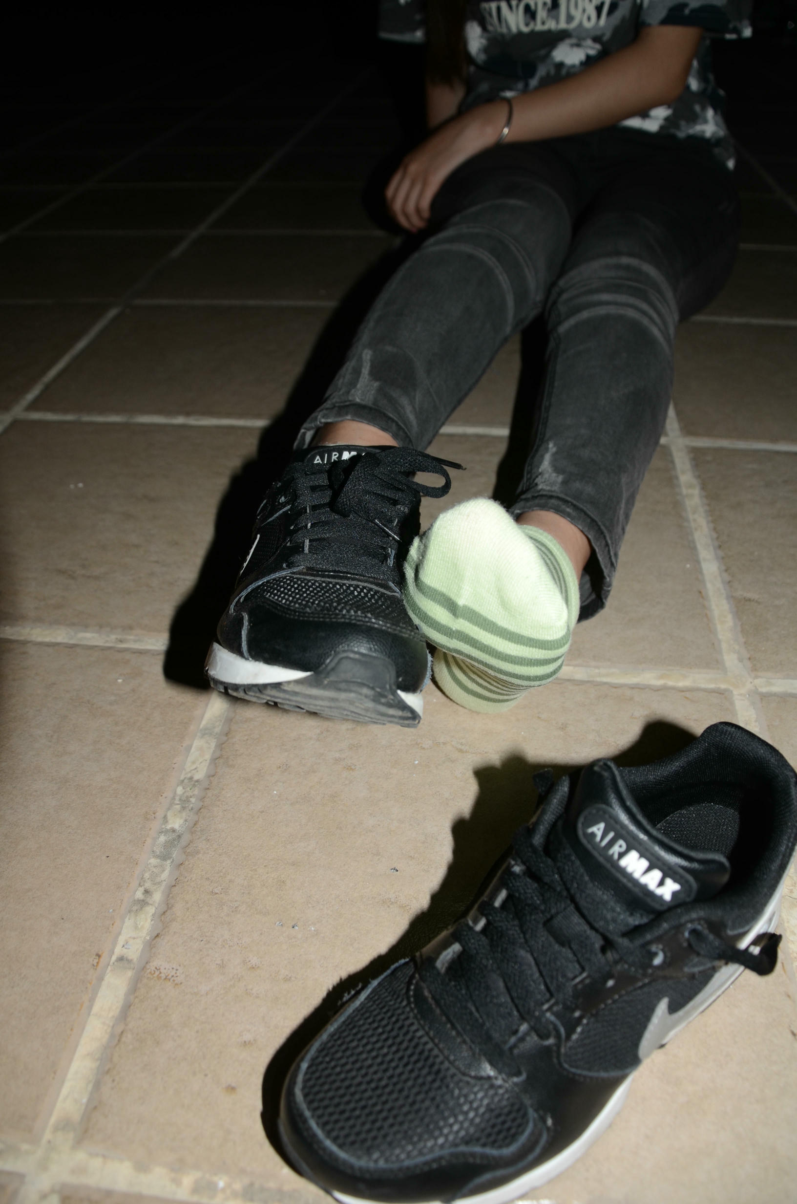 [战前女神] 恋足美腿棉袜女神级摄影套图 119 [87P+100M]_第2集