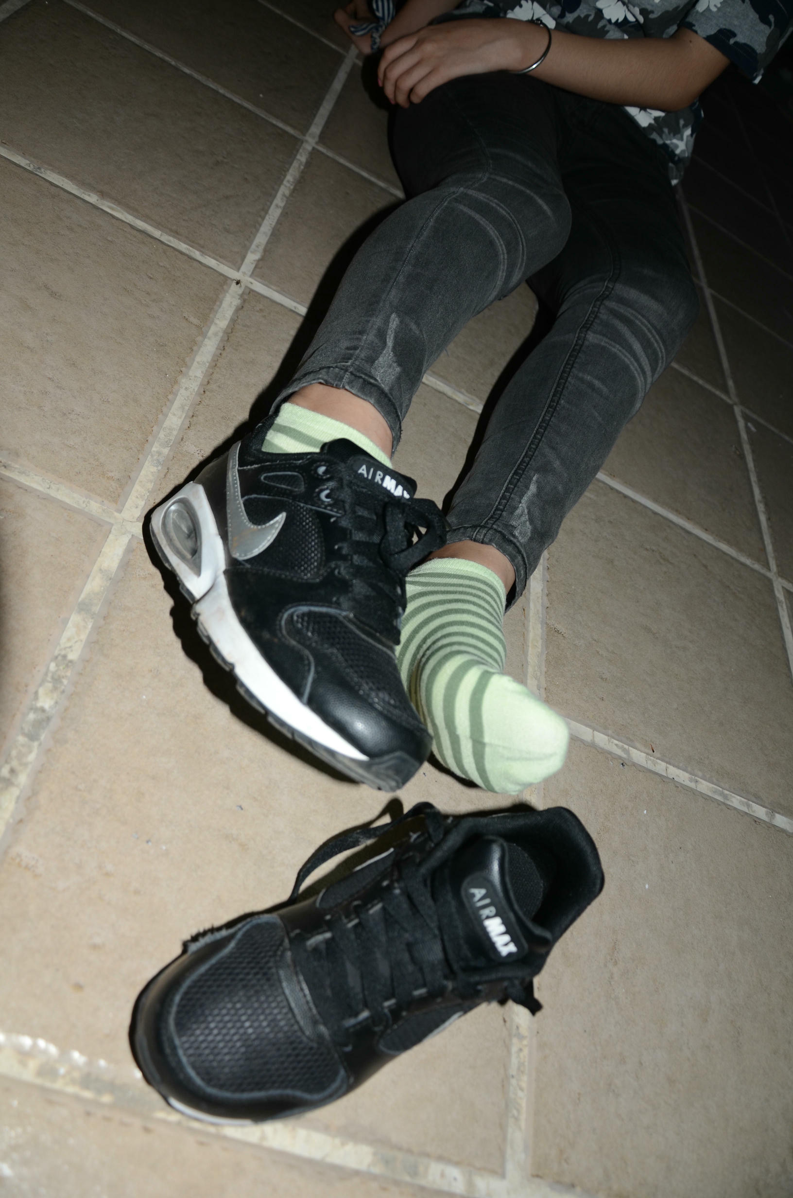 [战前女神] 恋足美腿棉袜女神级摄影套图 119 [87P+100M]_第2集