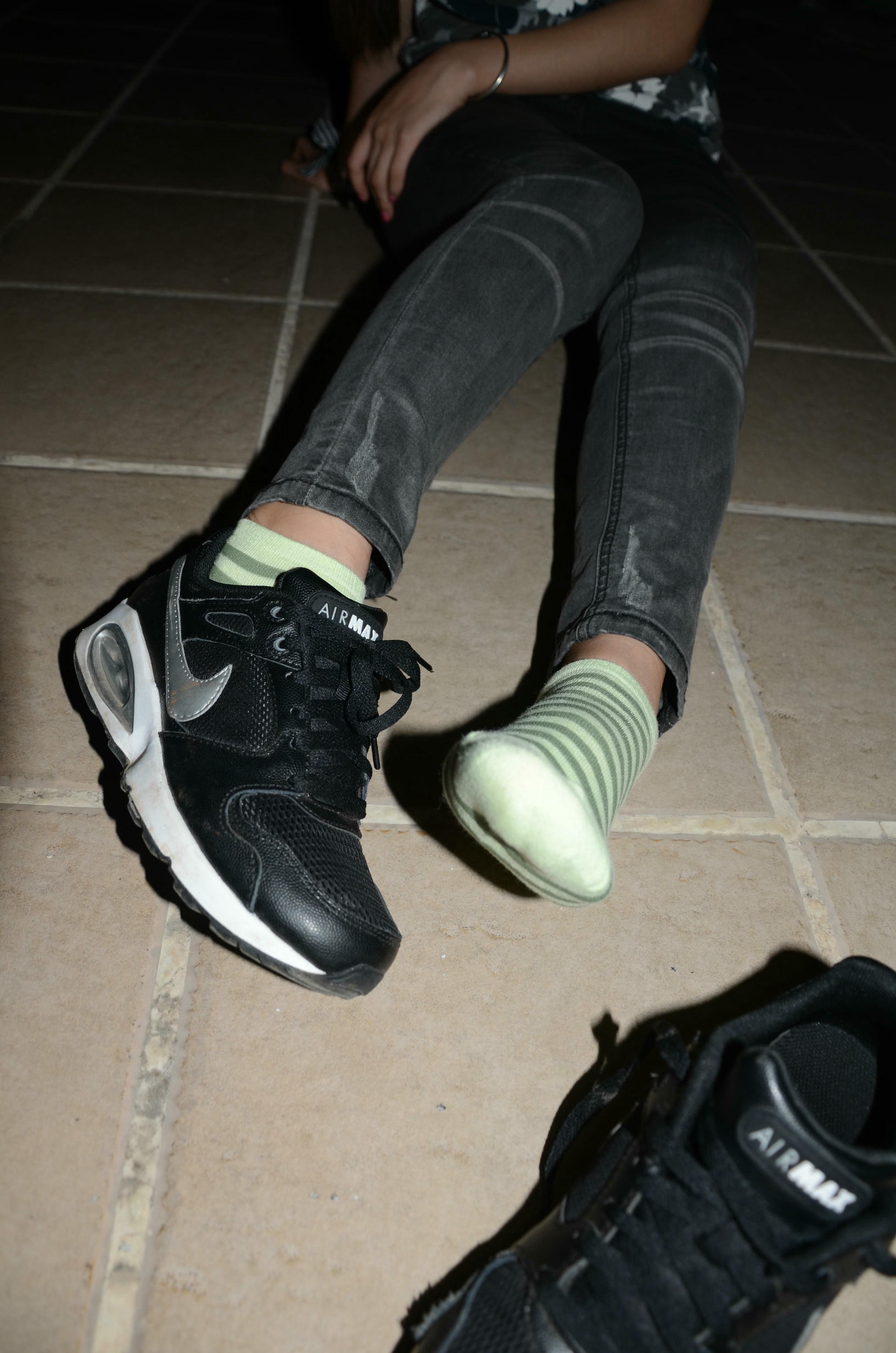 [战前女神] 恋足美腿棉袜女神级摄影套图 119 [87P+100M]_第2集