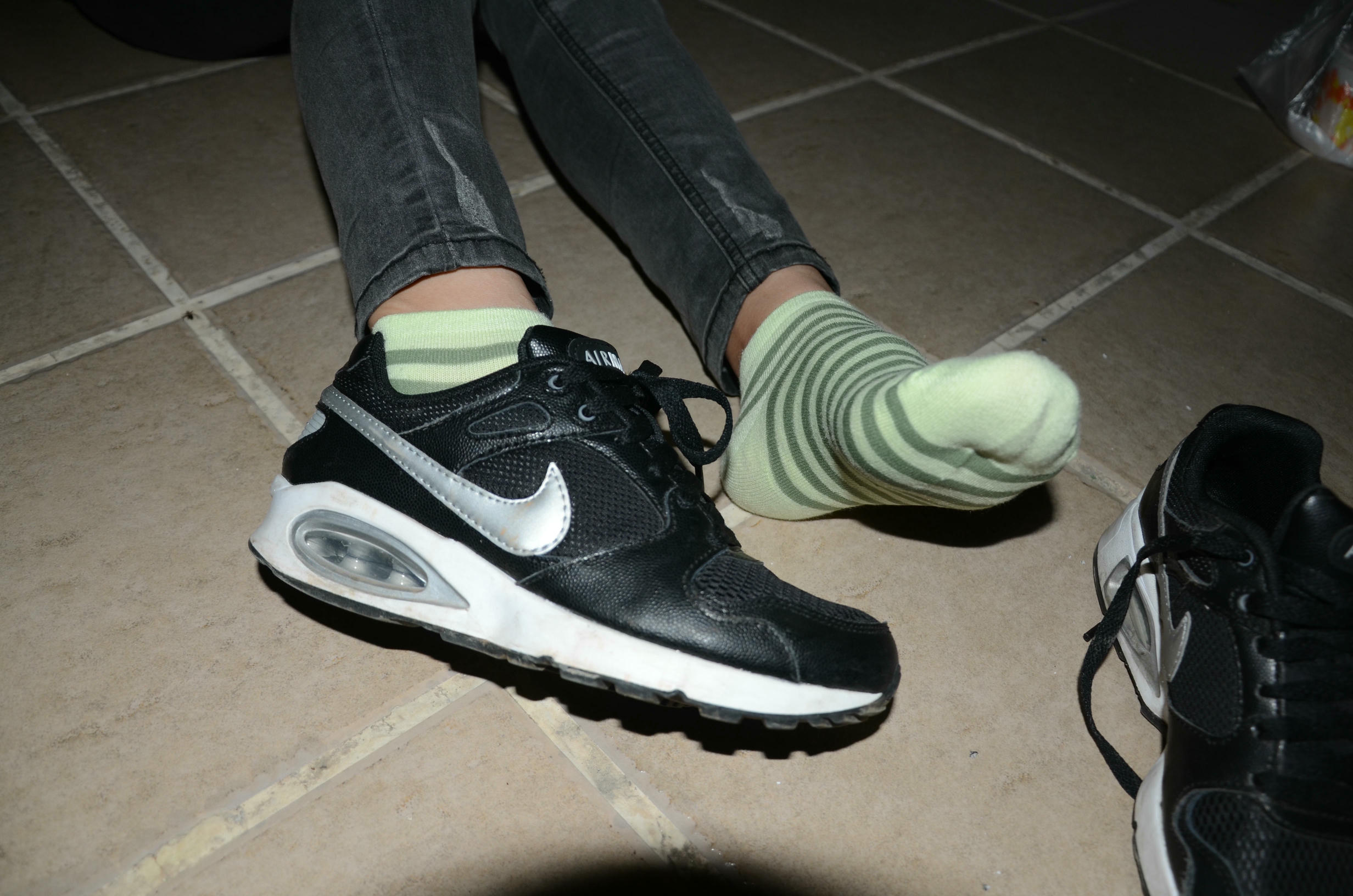 [战前女神] 恋足美腿棉袜女神级摄影套图 119 [87P+100M]_第2集