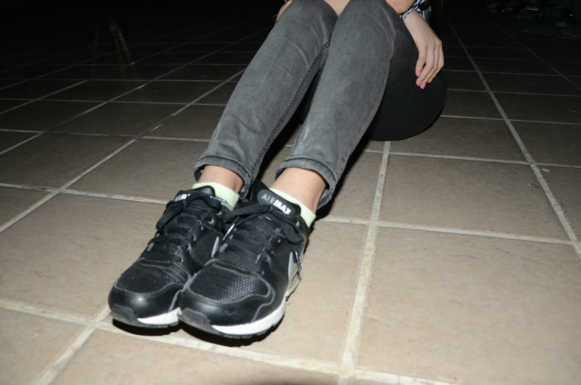 [战前女神] 恋足美腿棉袜女神级摄影套图 119 [87P+100M]_第1集