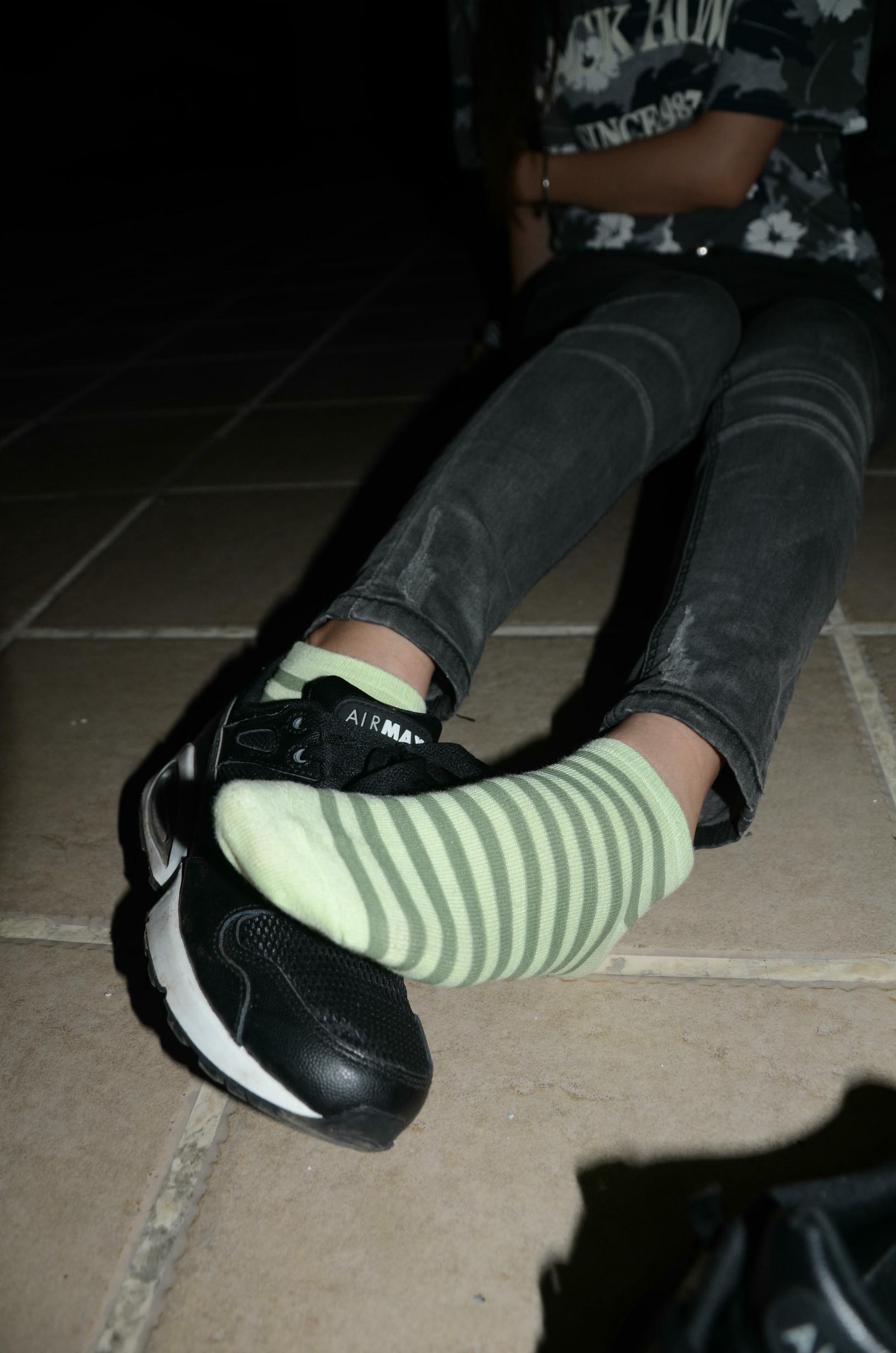 [战前女神] 恋足美腿棉袜女神级摄影套图 119 [87P+100M]_第2集