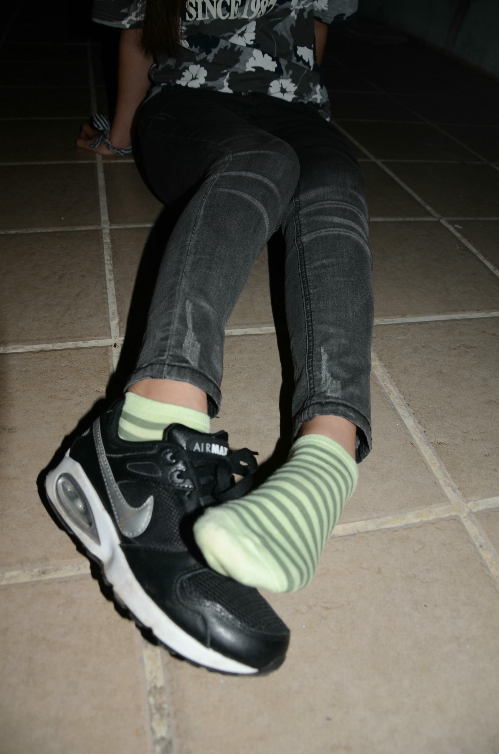 [战前女神] 恋足美腿棉袜女神级摄影套图 119 [87P+100M]_第2集