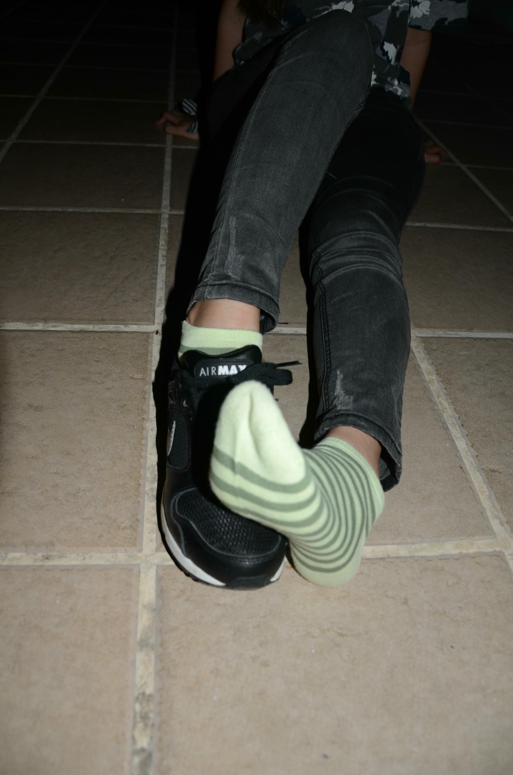 [战前女神] 恋足美腿棉袜女神级摄影套图 119 [87P+100M]_第2集