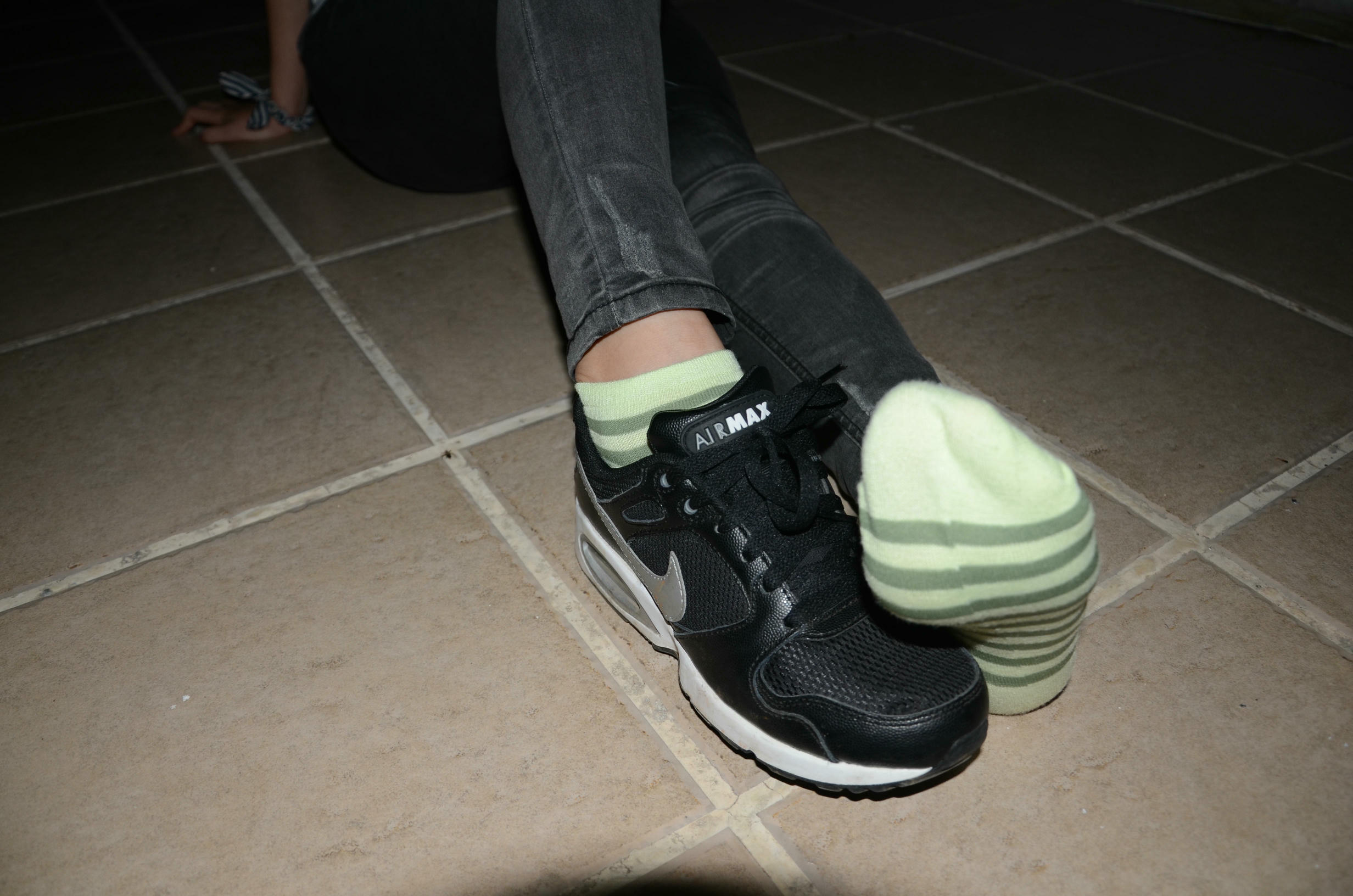 [战前女神] 恋足美腿棉袜女神级摄影套图 119 [87P+100M]_第2集