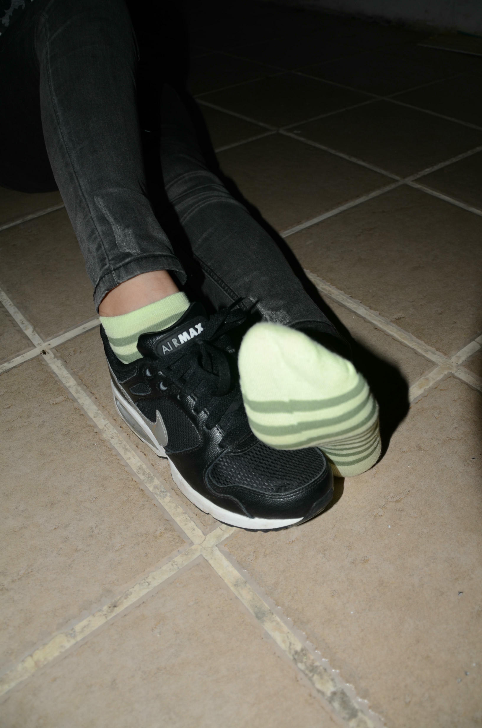 [战前女神] 恋足美腿棉袜女神级摄影套图 119 [87P+100M]_第2集