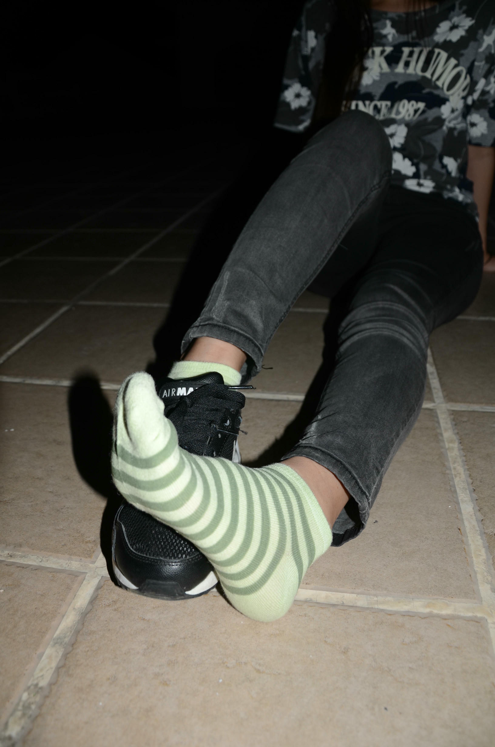 [战前女神] 恋足美腿棉袜女神级摄影套图 119 [87P+100M]_第2集